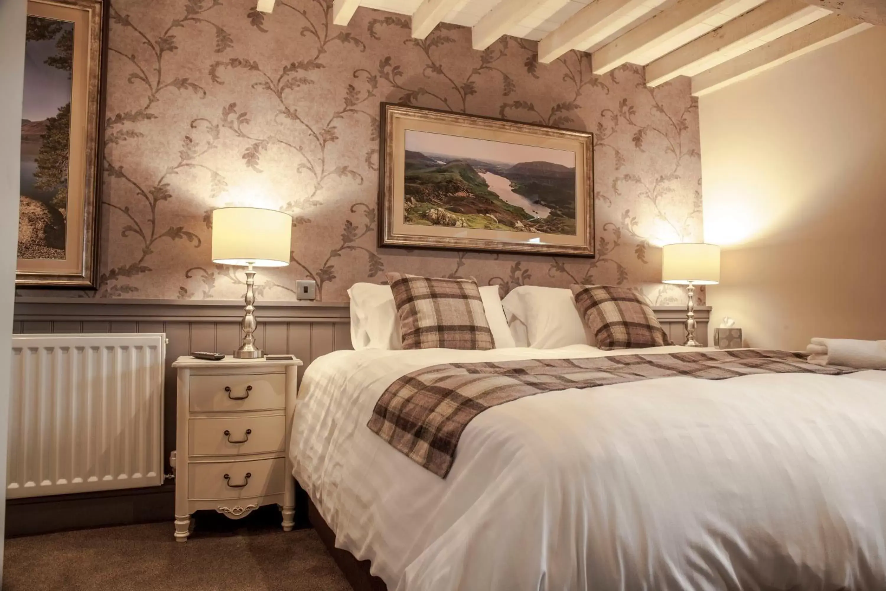 Bedroom, Bed in Crofters Lodge