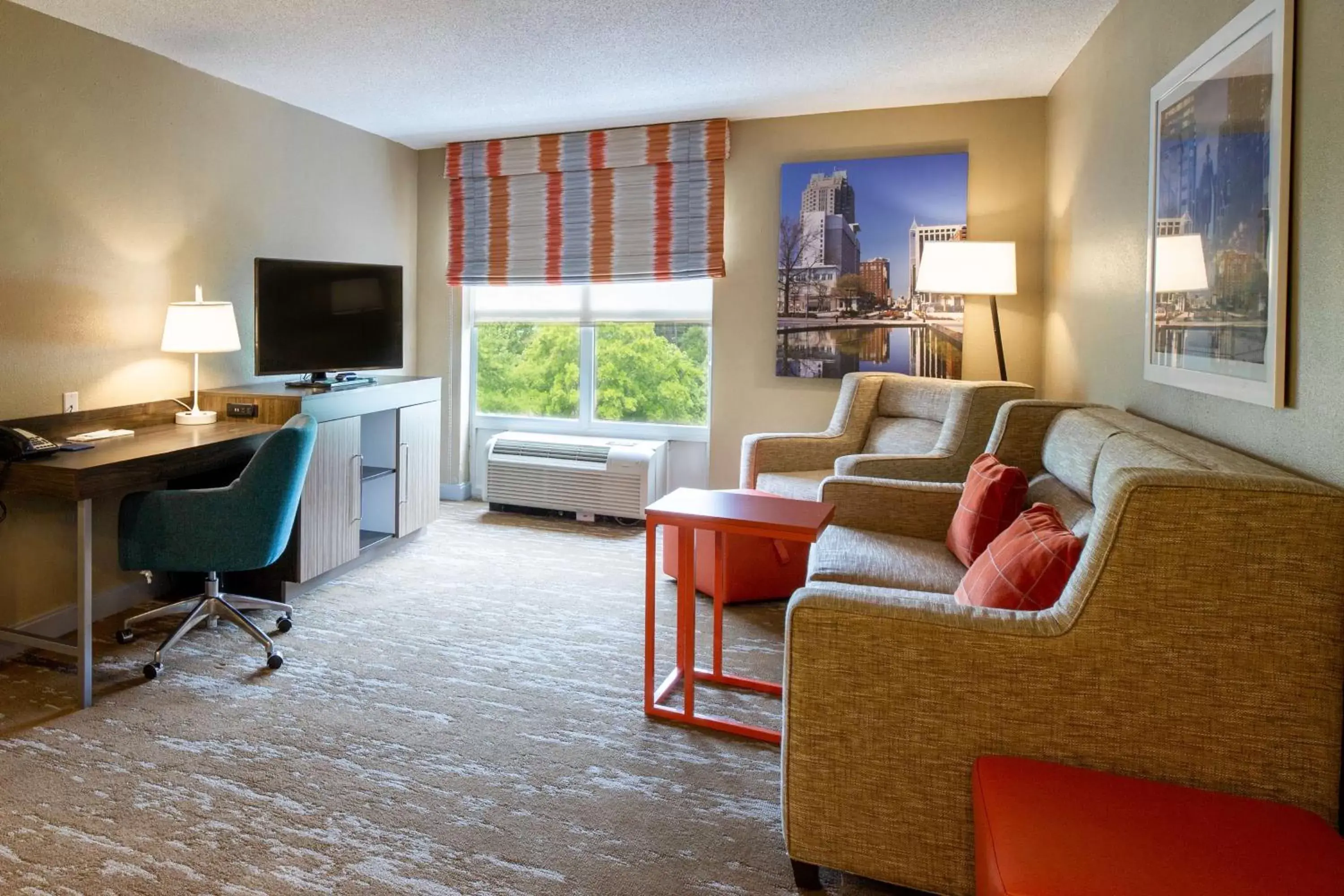 Bedroom, Seating Area in Hampton Inn & Suites Raleigh/Cary I-40 (PNC Arena)