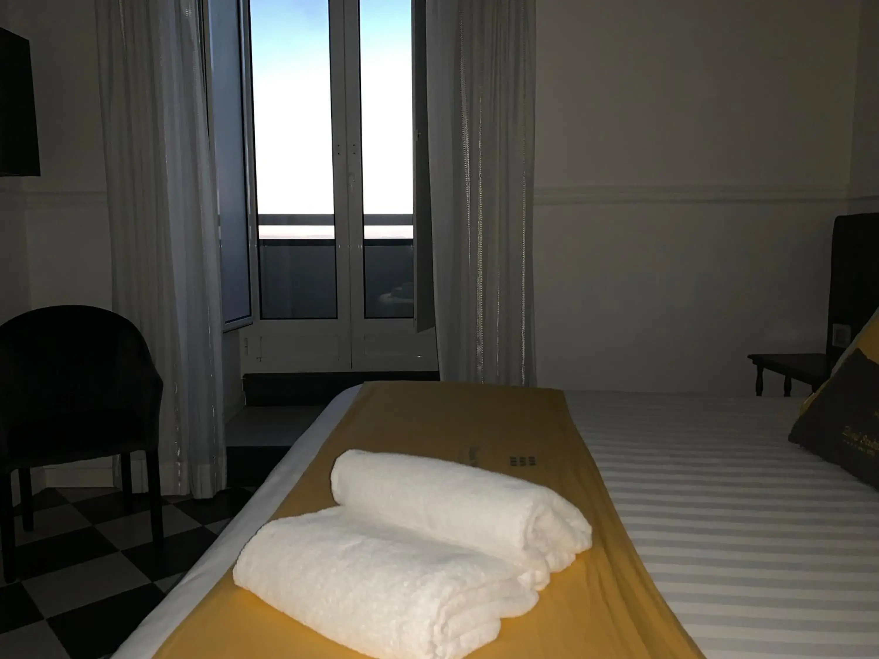 View (from property/room), Bed in Hotel Stabia