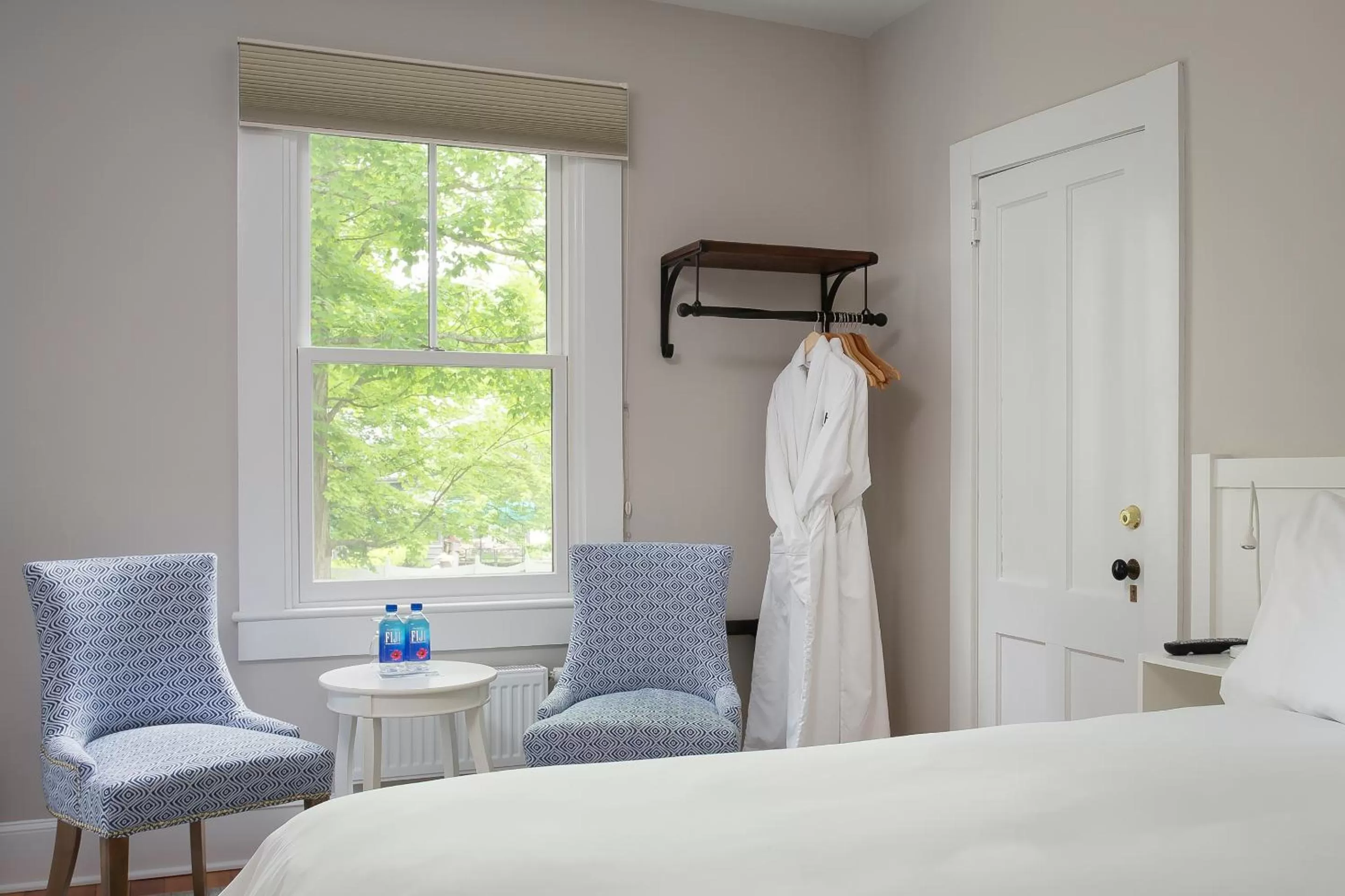 Queen Suite in Lakehouse Inn