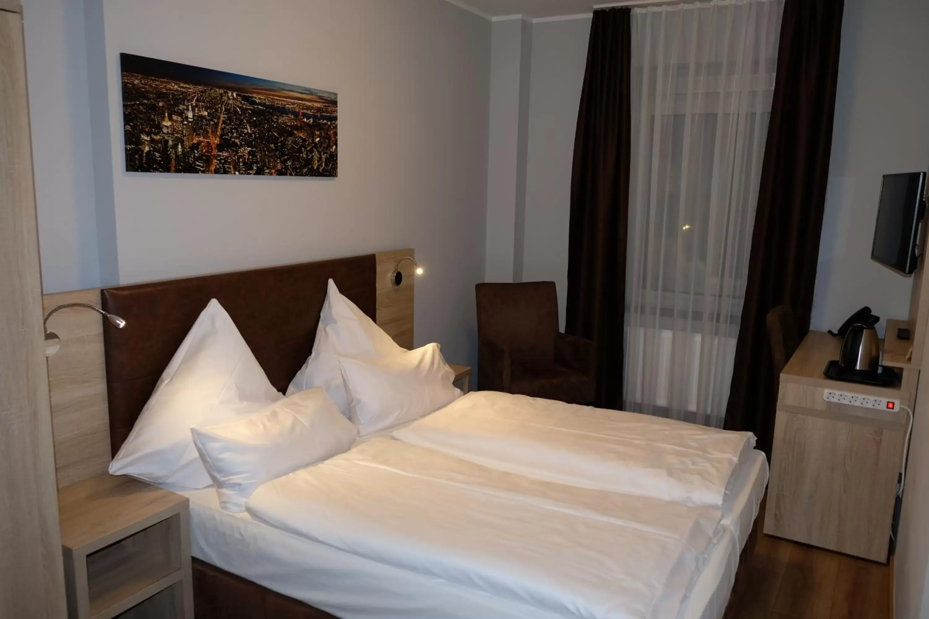 Photo of the whole room, Bed in Minx – CityHotels