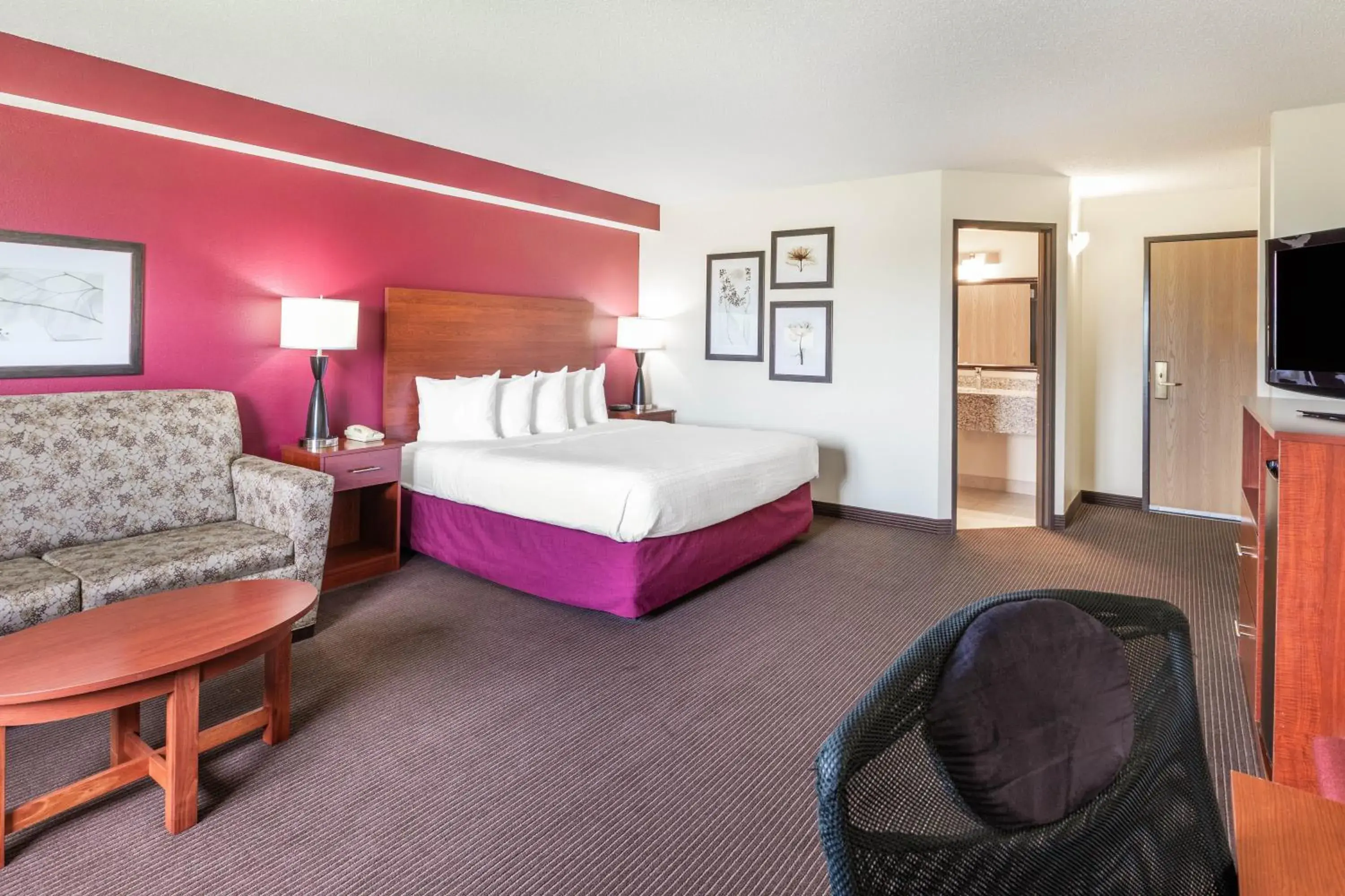 Bed in SureStay Plus Hotel by Best Western Litchfield