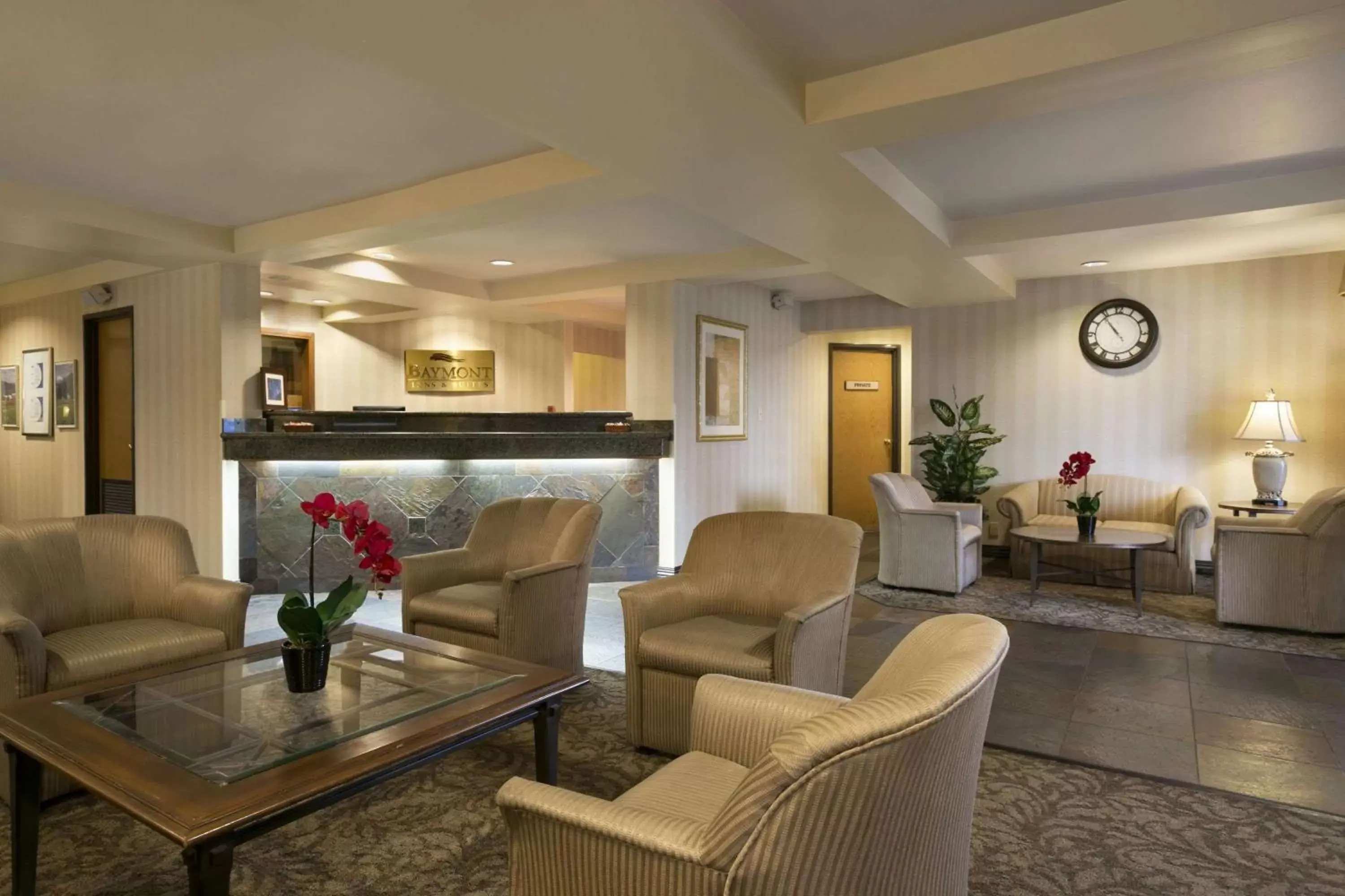 Lobby or reception, Seating Area in Baymont by Wyndham Seattle/Kirkland WA