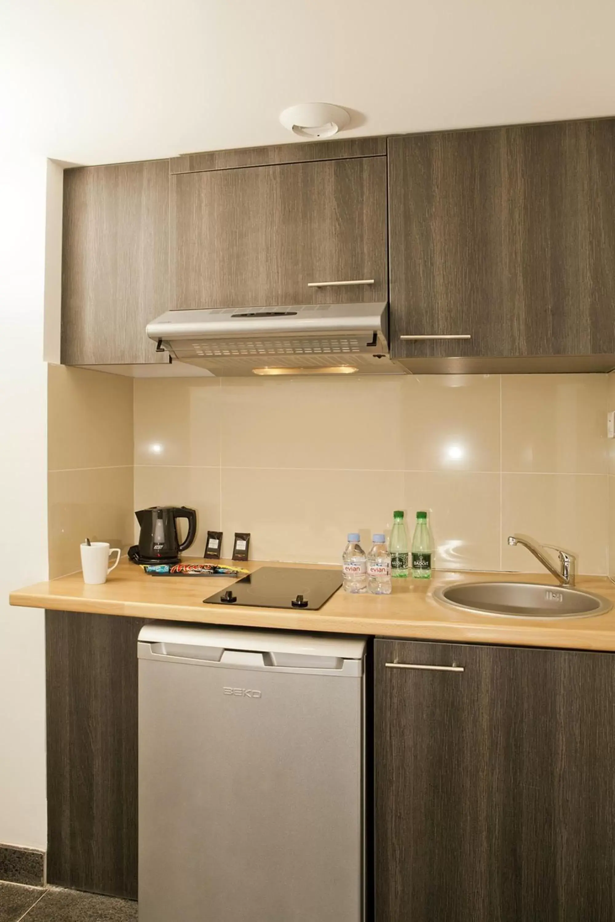 Kitchen or kitchenette, Kitchen/Kitchenette in Residhome Suites Paris Sénart