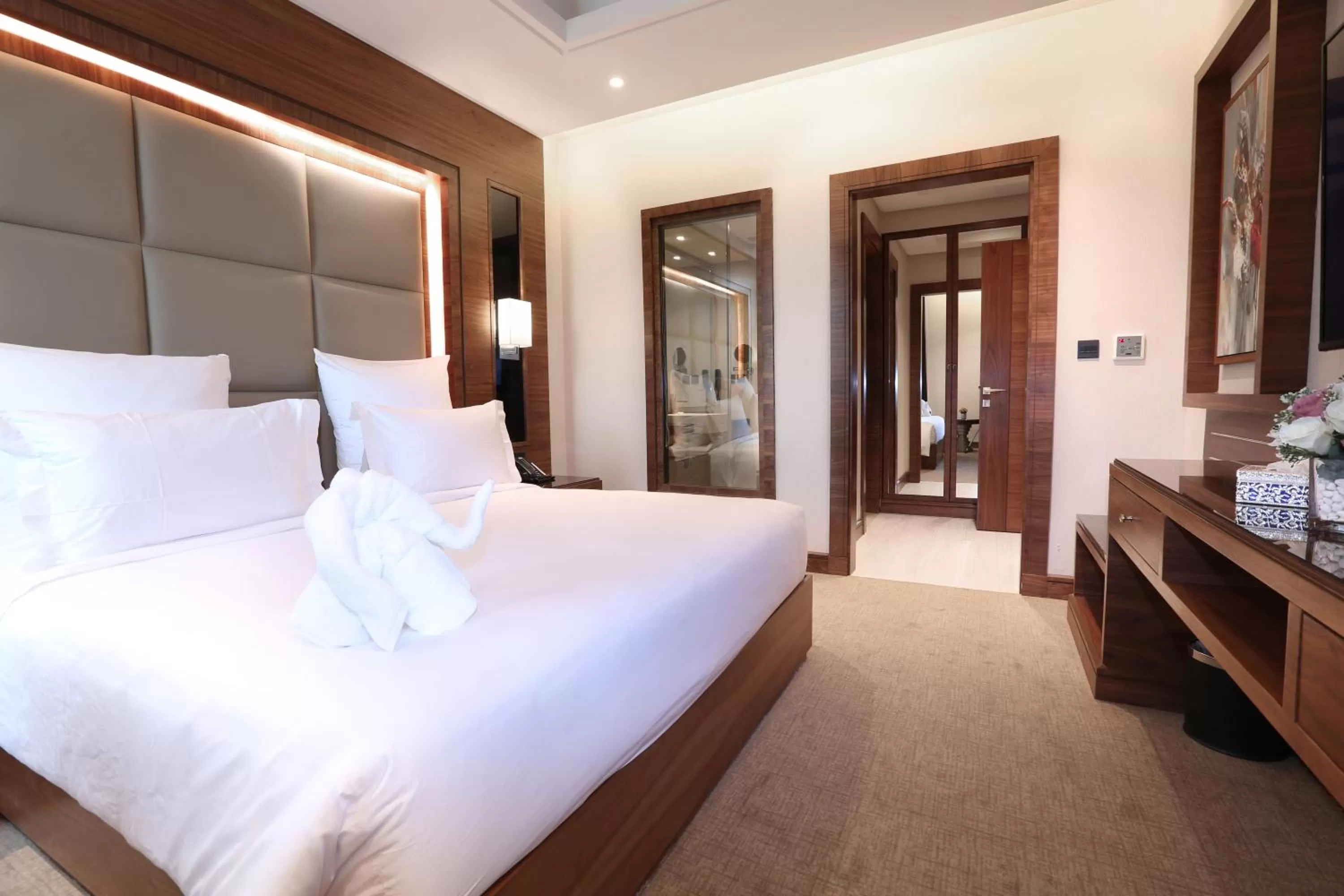 Property building, Bed in Weekend Hotel Sari