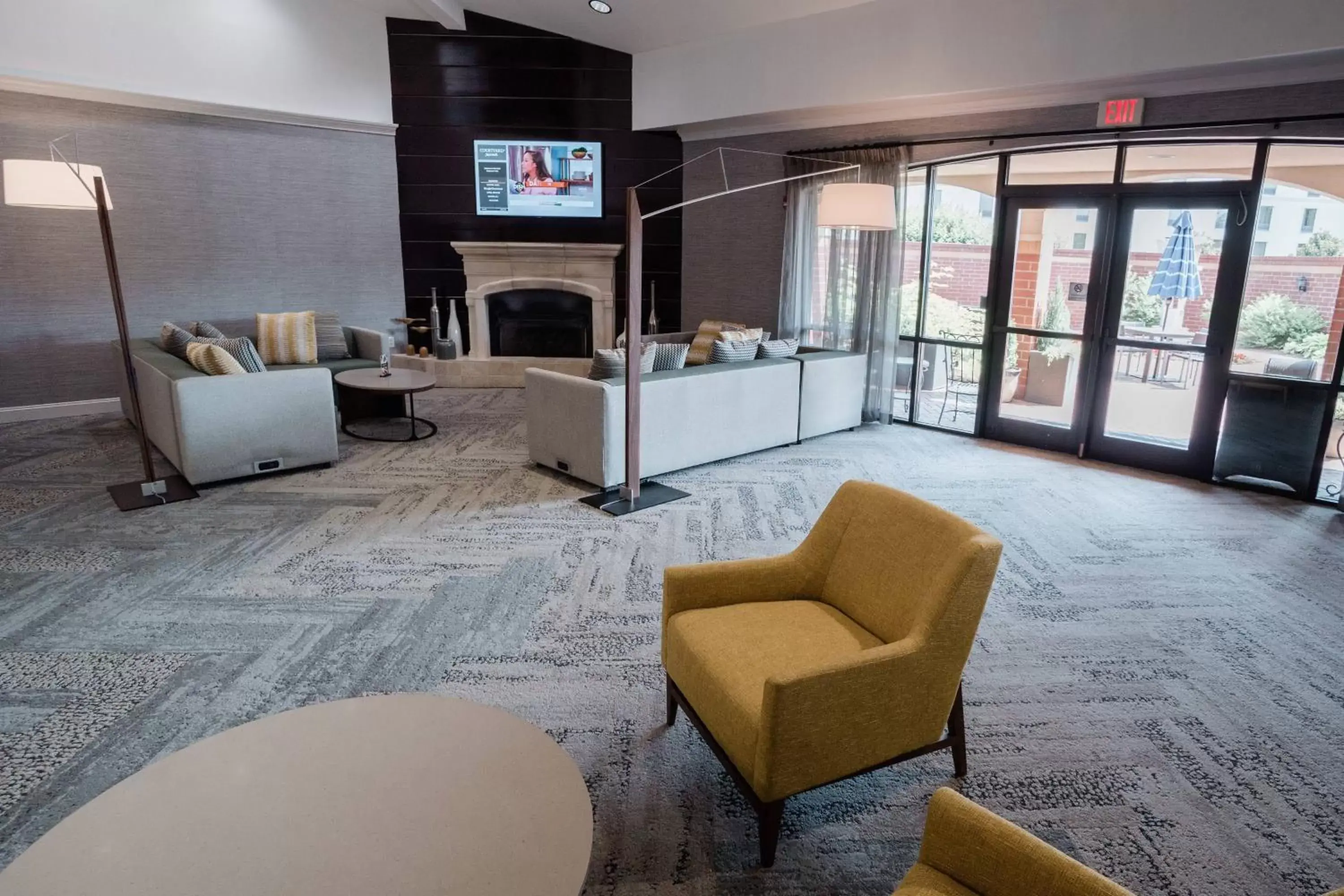 Property building, Seating Area in Courtyard by Marriott Hickory