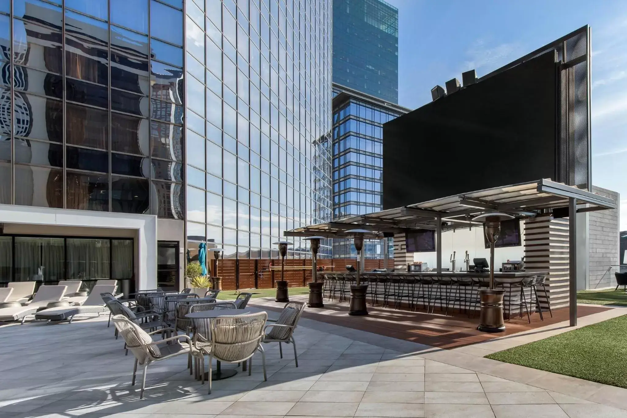 Lounge or bar, Property Building in Omni Charlotte Hotel