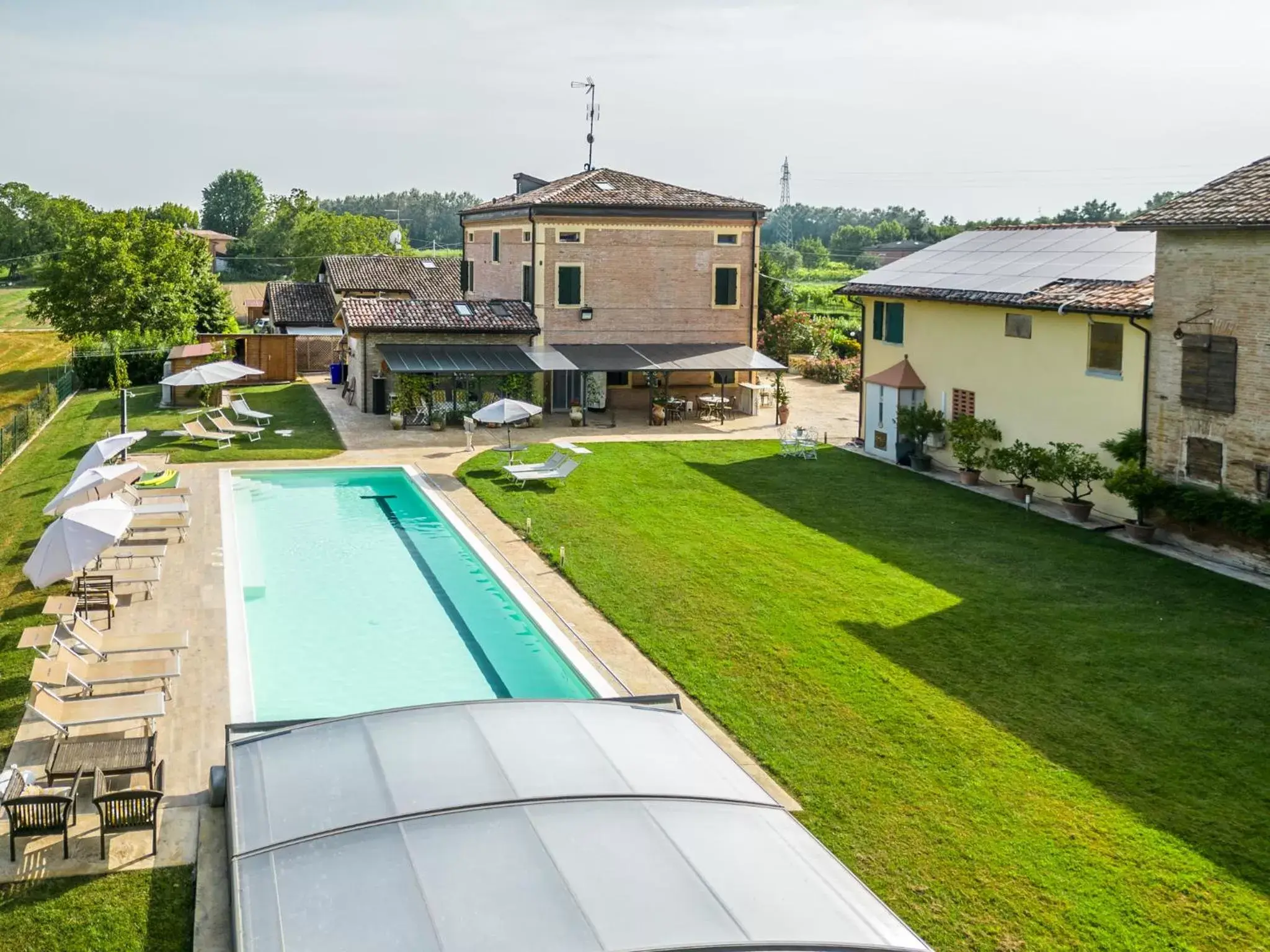 Pool View in La Casa di Valeria - Modena