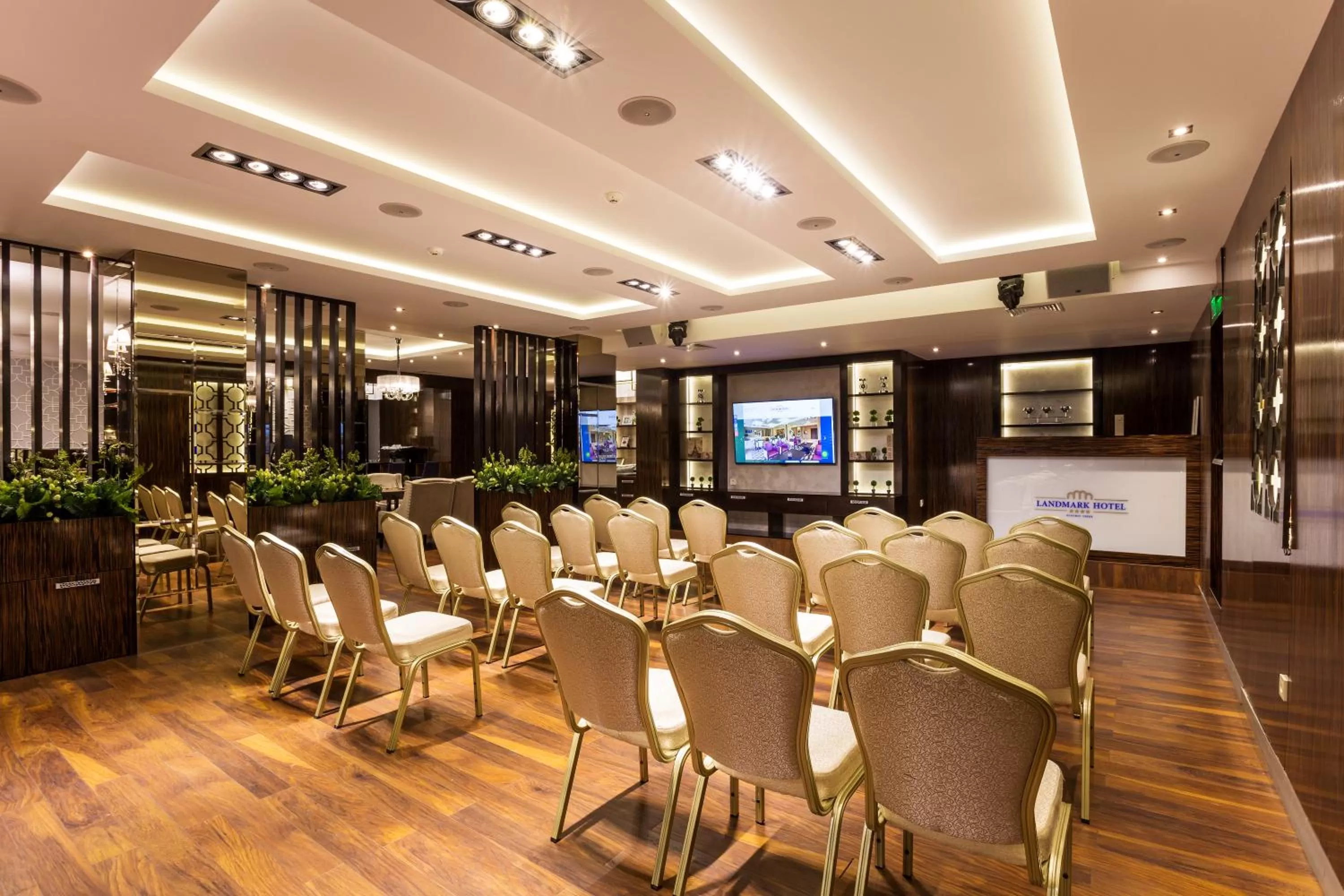 TV and multimedia in Landmark Creek Hotel Plovdiv