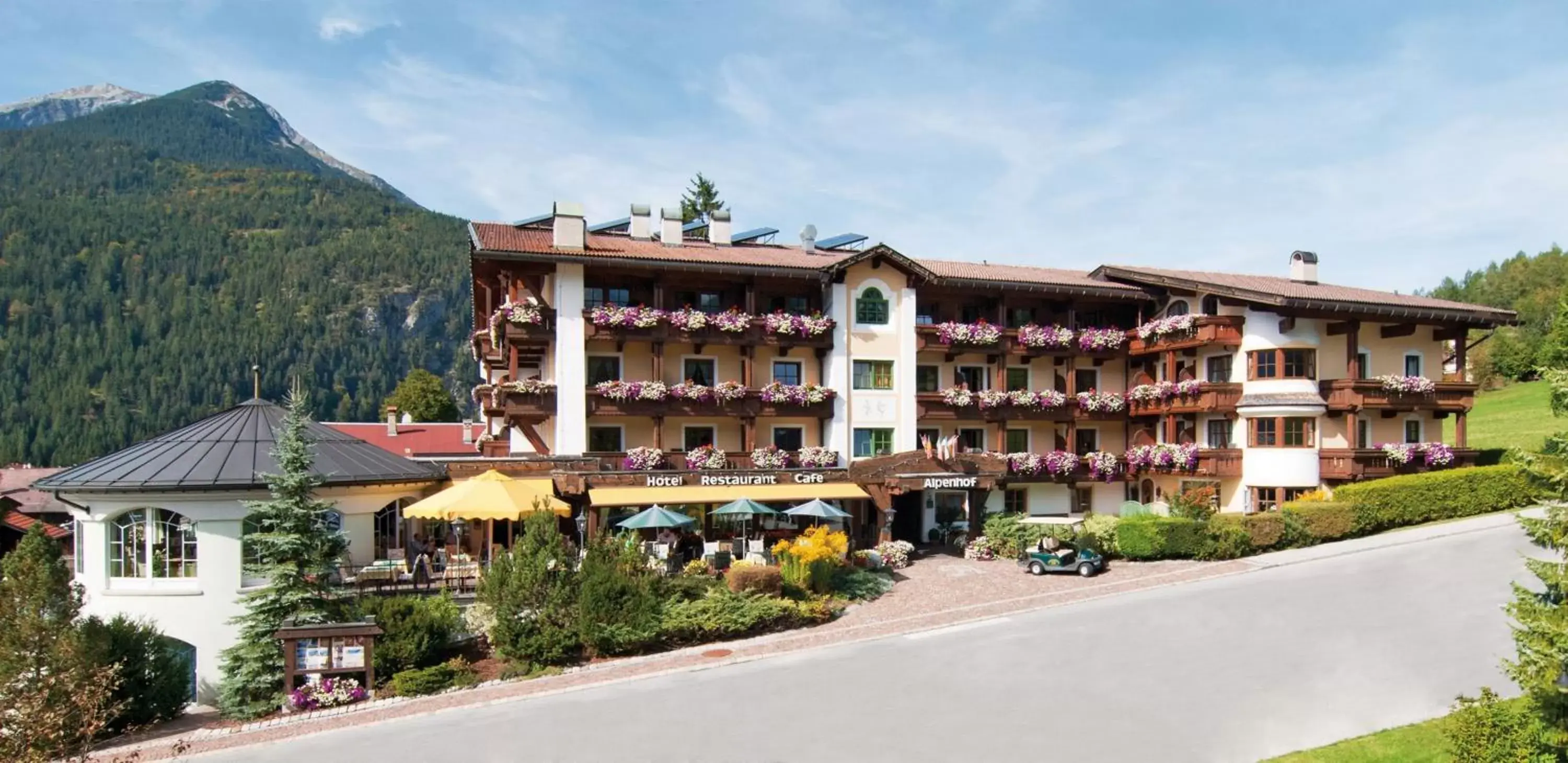 Facade/entrance, Property Building in Wellness & Sporthotel Alpenhof