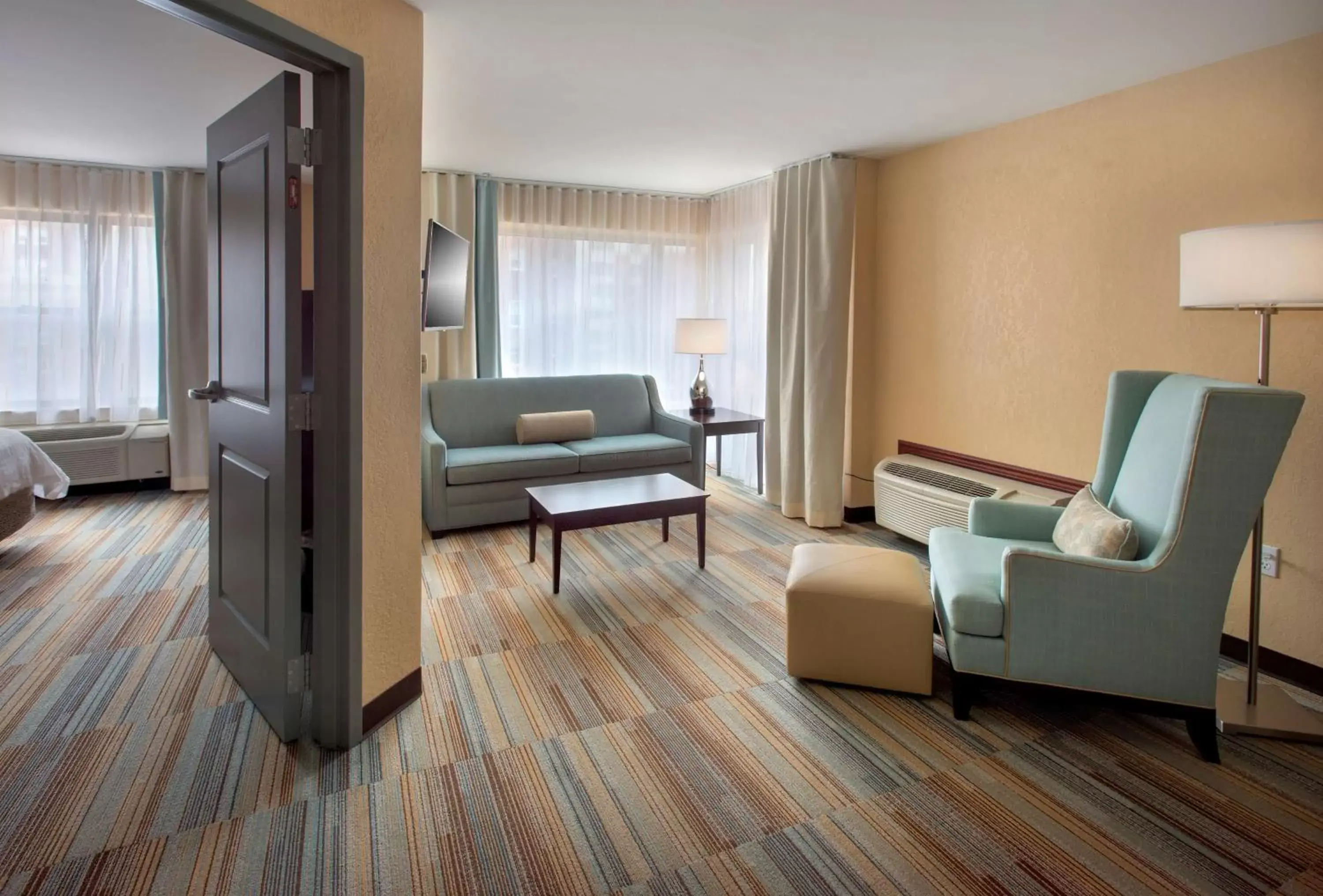 Living room, Seating Area in Hilton Garden Inn Albany Medical Center