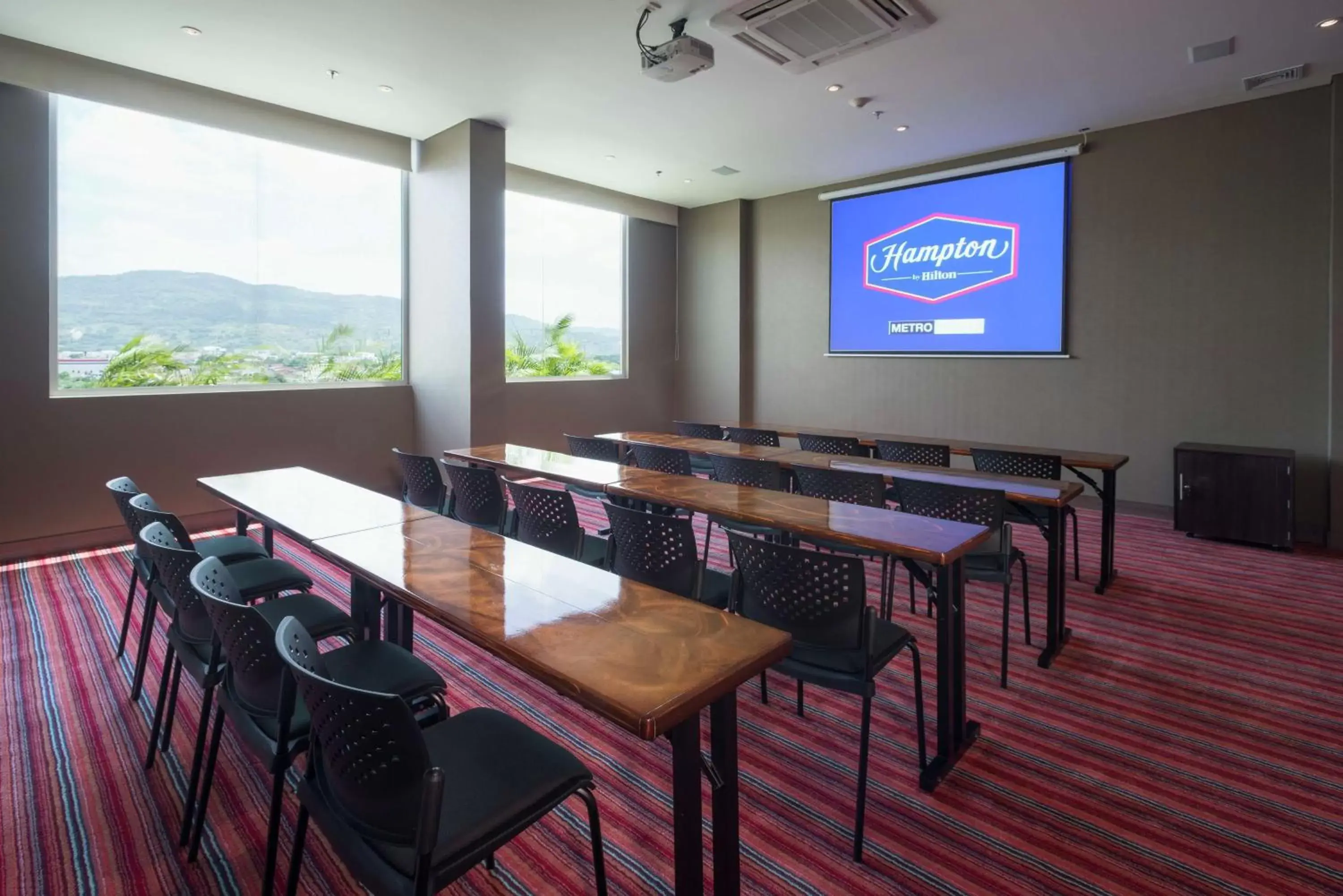 Meeting/conference room in Hampton By Hilton Yopal