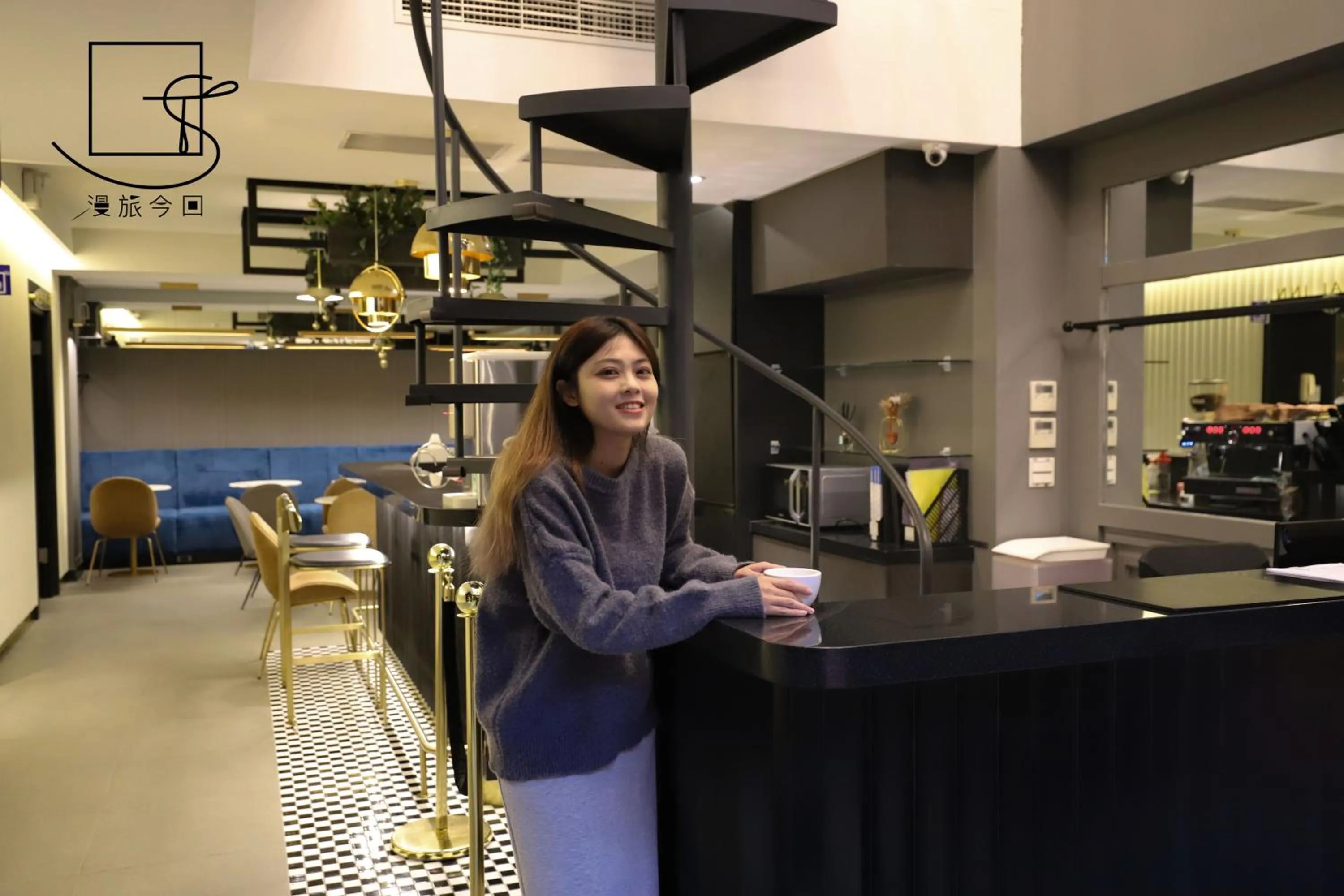 People in Slow Town Hotel-Konkai