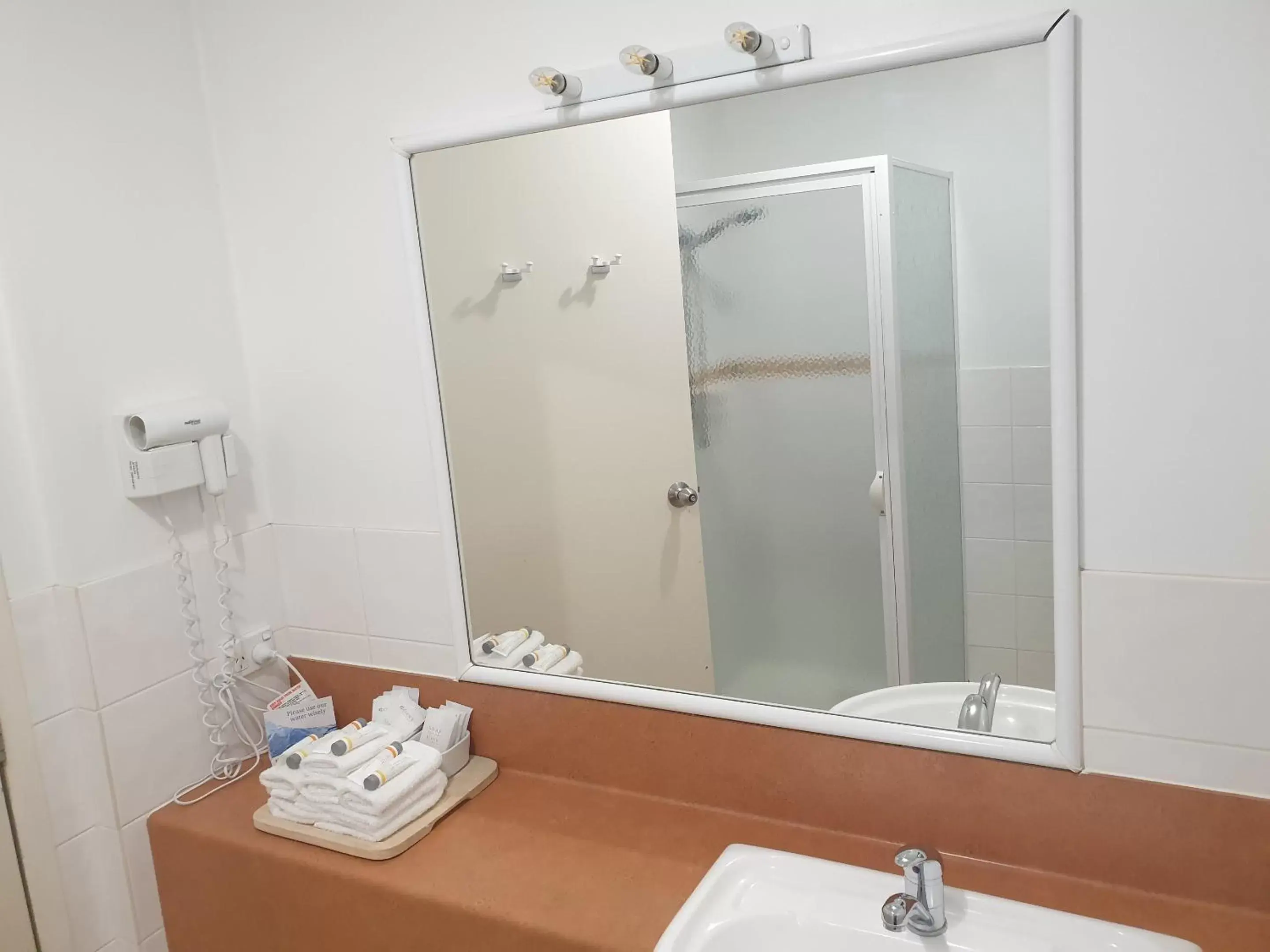 Bathroom in Comfort Inn Warrnambool International