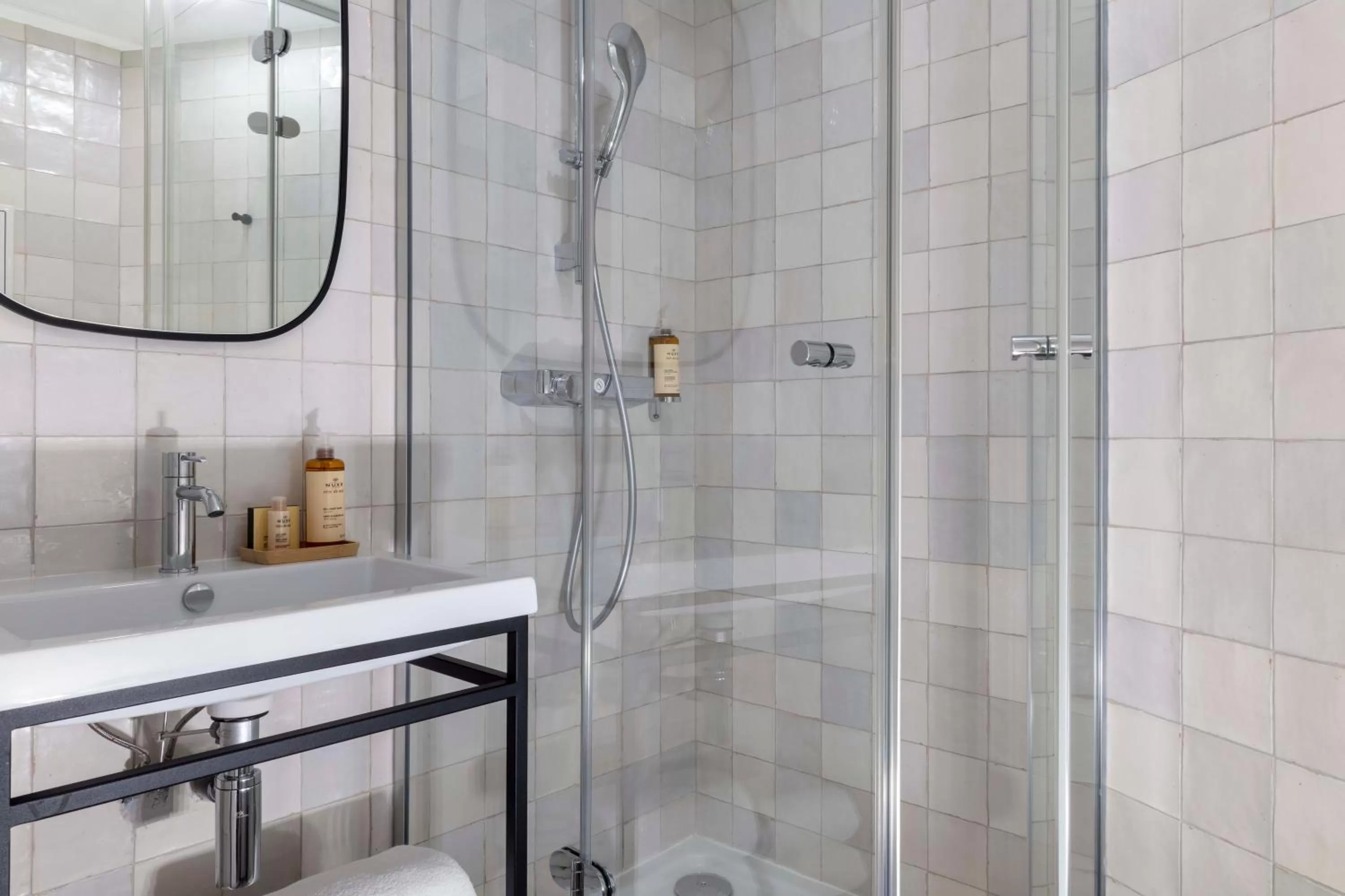 Shower in Hôtel Hélios Opéra