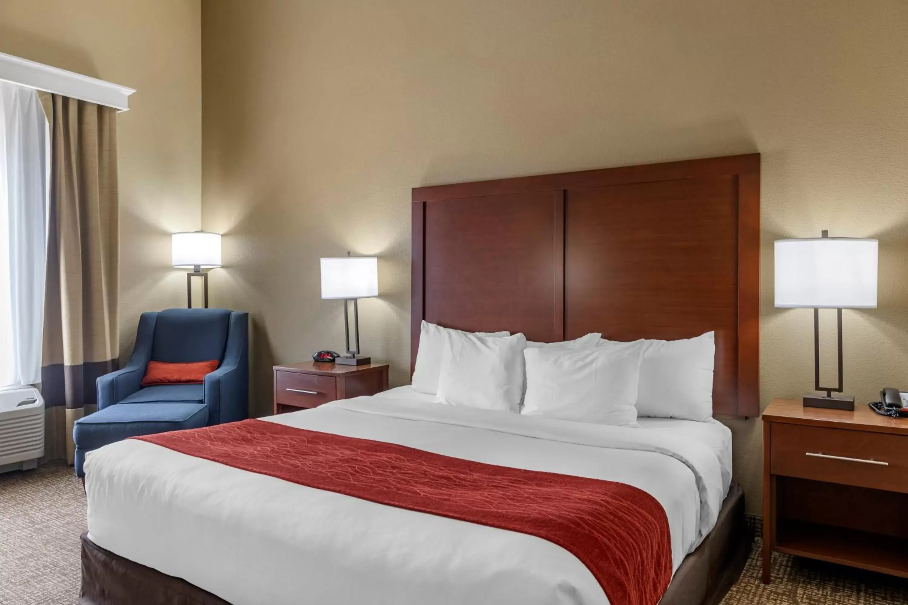 Bed in Comfort Inn & Suites Augusta