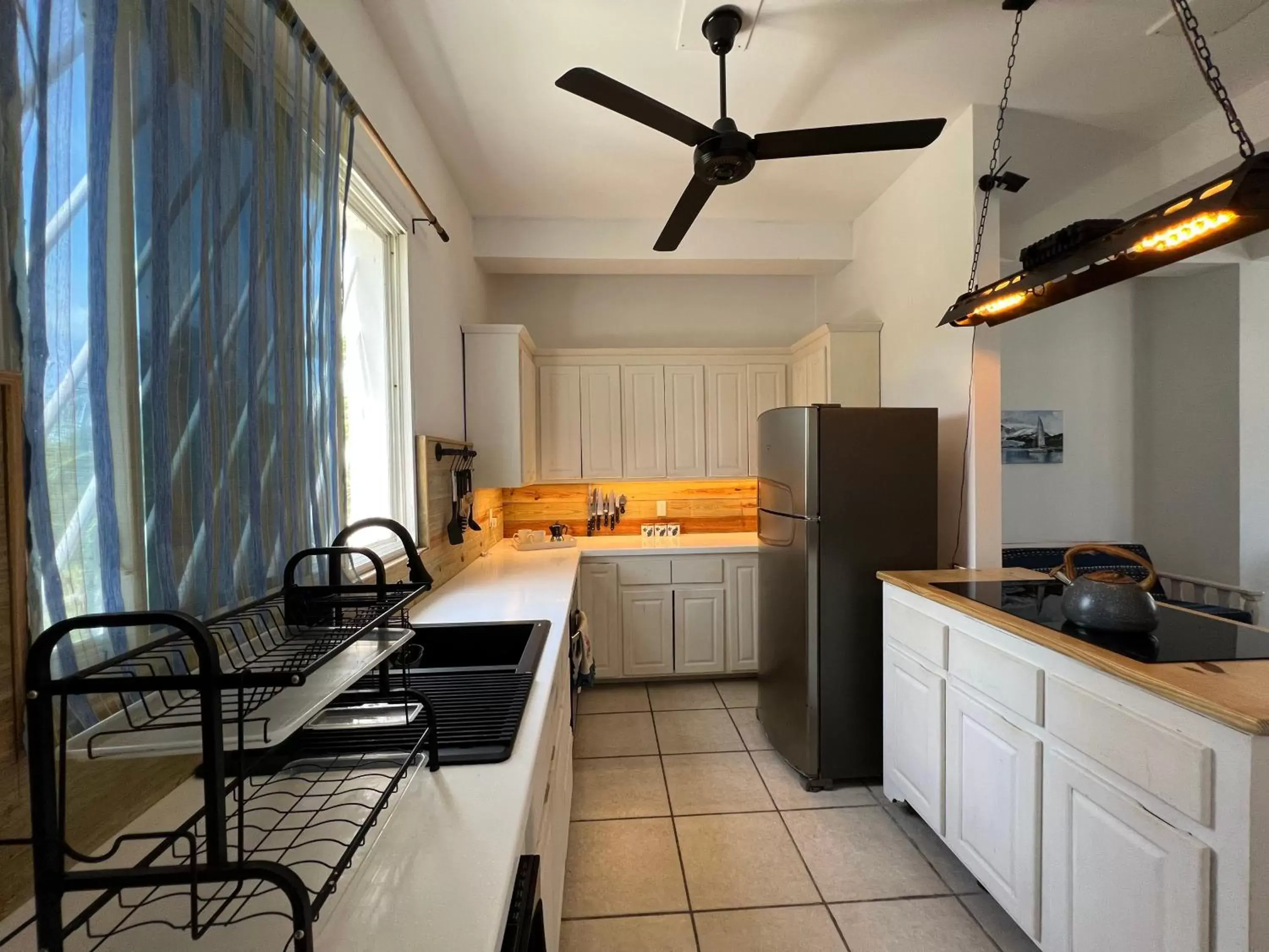 kitchen, Kitchen/Kitchenette in Treetops Hotel