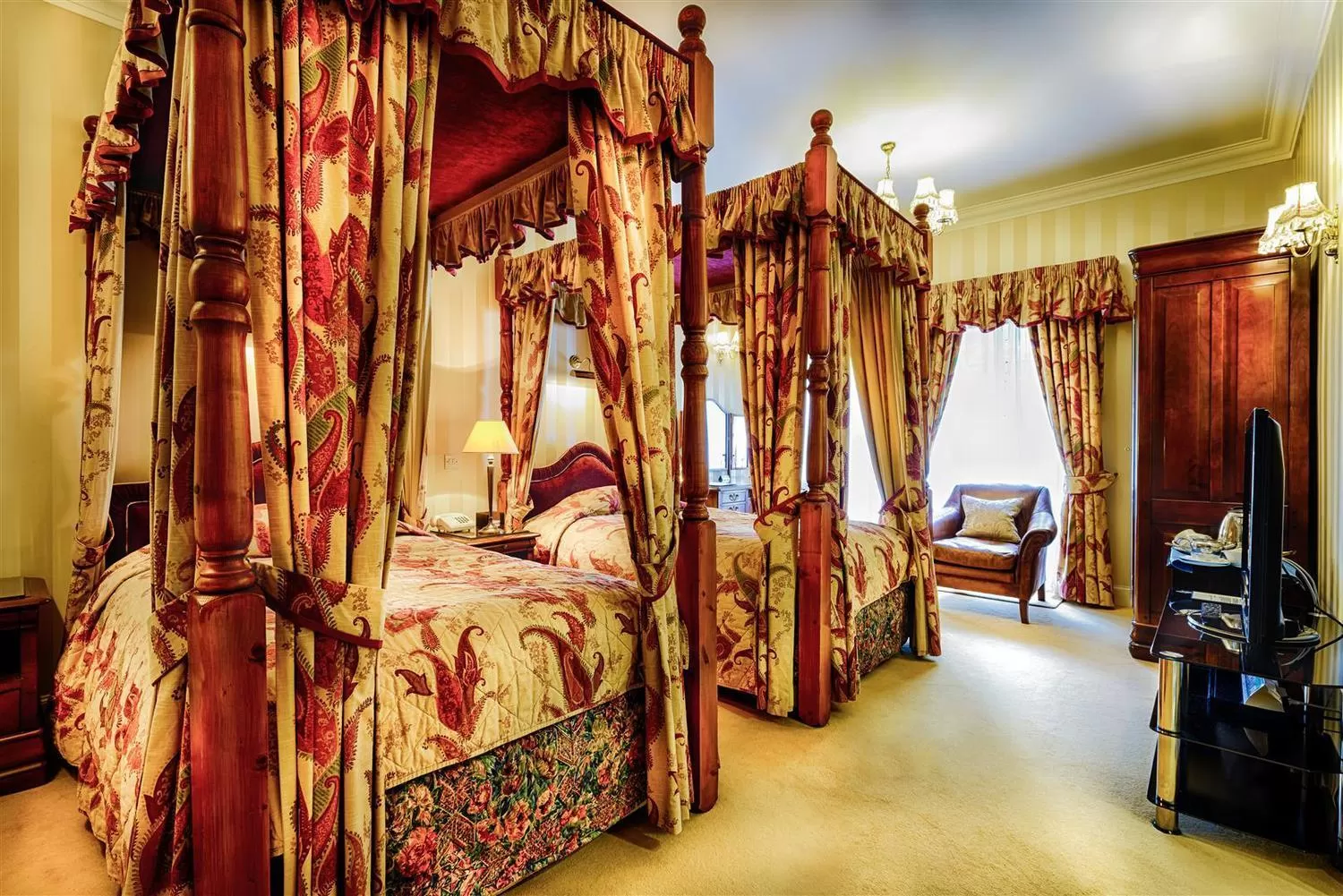Bed in Mansion House Hotel