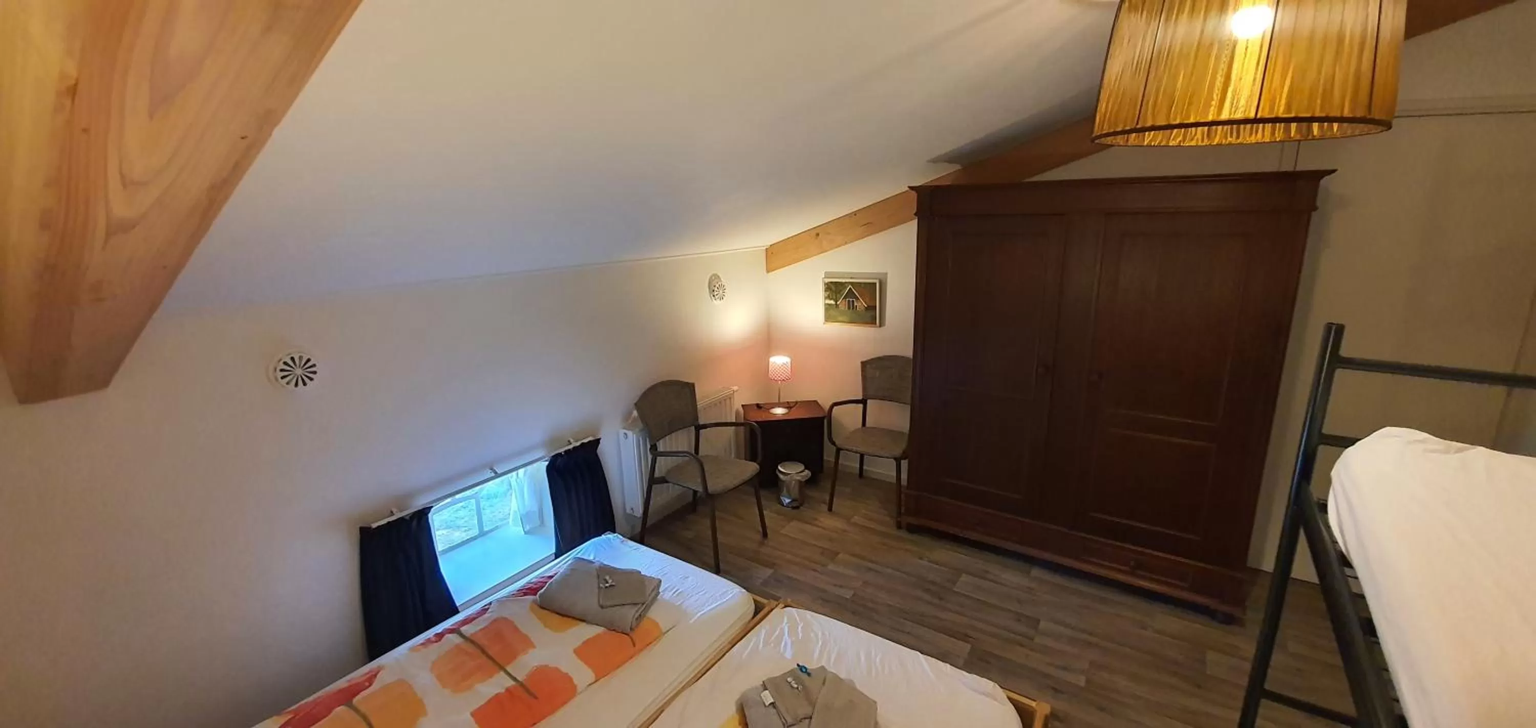 Bedroom, TV/Entertainment Center in Hotel Restaurant Roerdinkhof