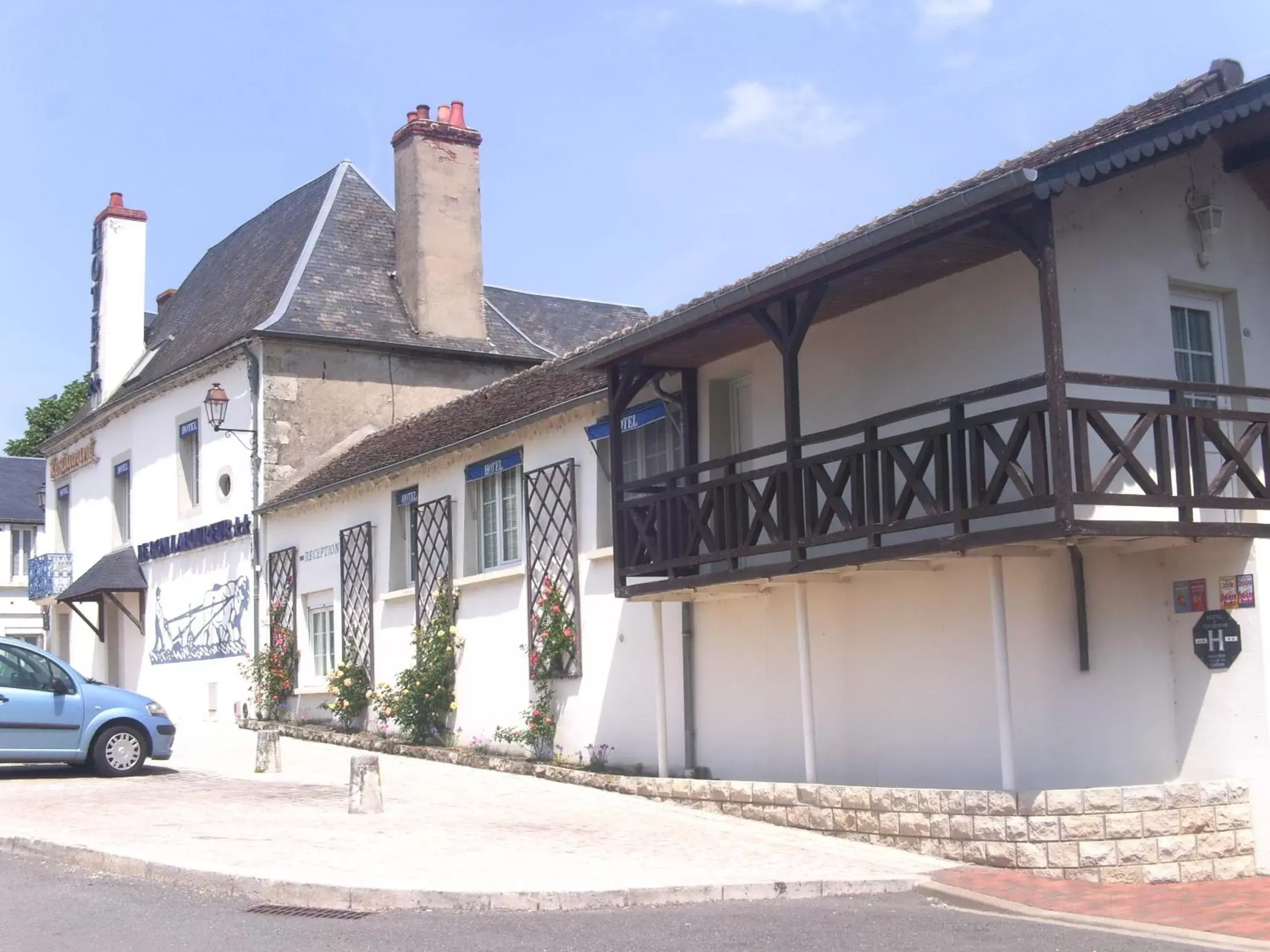 Facade/entrance, Property Building in Hotel Le Bon Laboureur