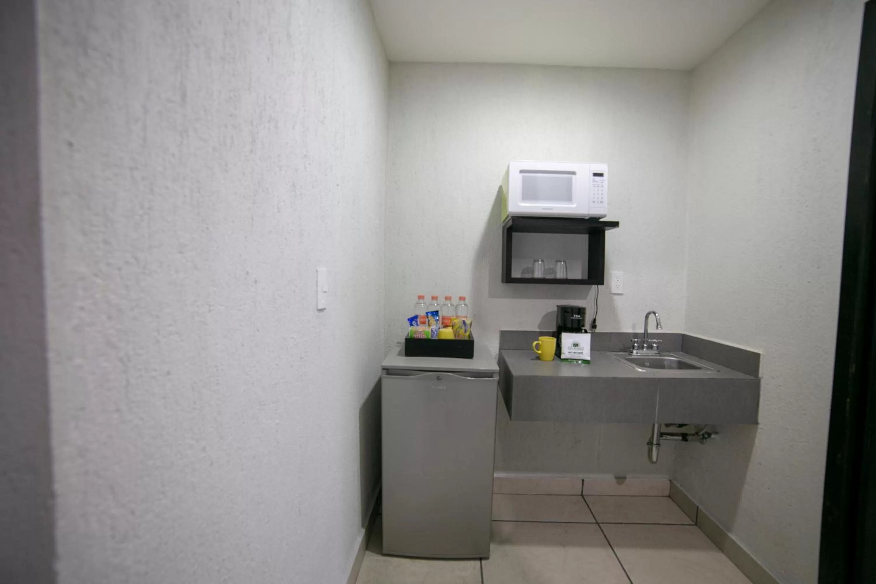 Coffee/tea facilities in Hotel RS Suites