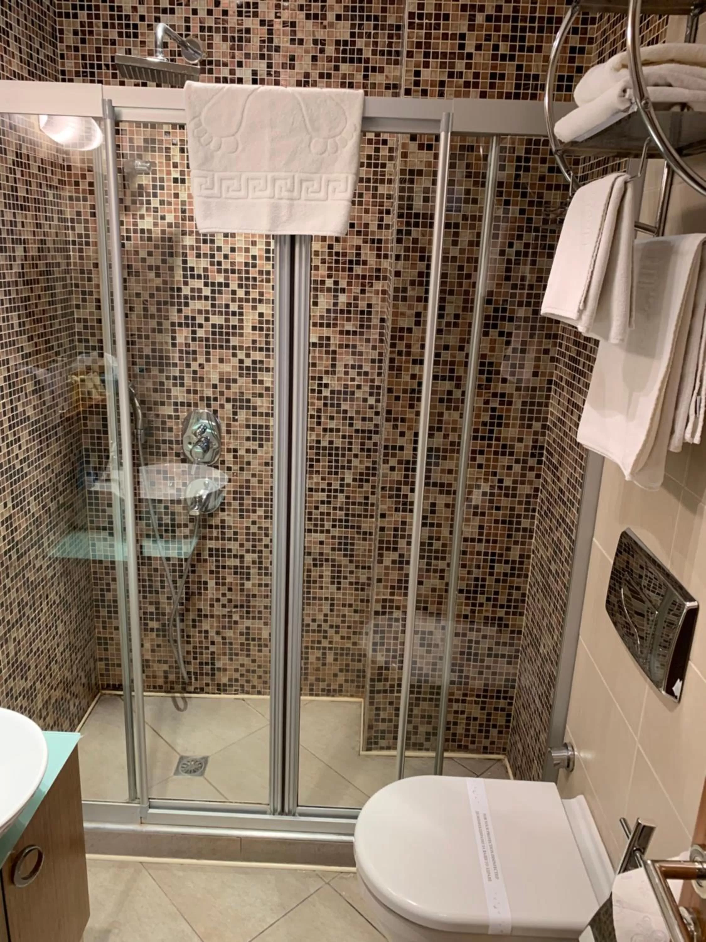 Shower in City Hotel Plovdiv