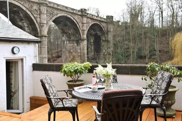 River view in Teardrop Cottage