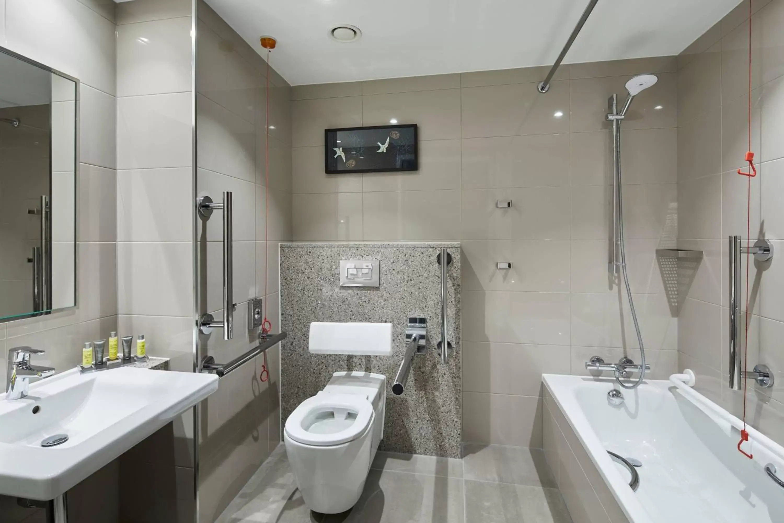 Bathroom in London Heathrow Marriott Hotel
