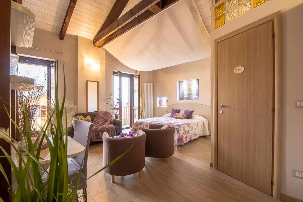 Bedroom, Seating Area in La Valle B&B