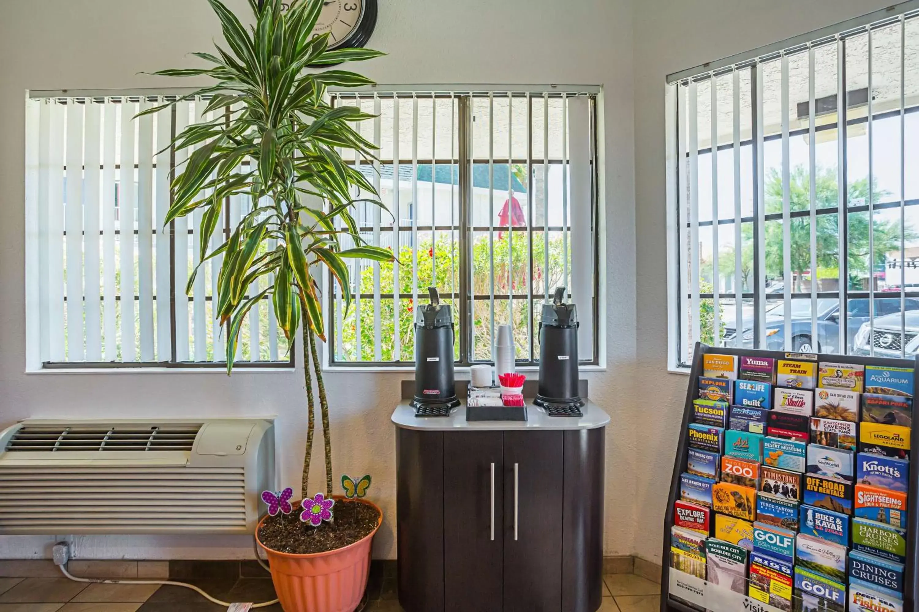 Coffee/tea facilities in Motel 6-Yuma, AZ - East