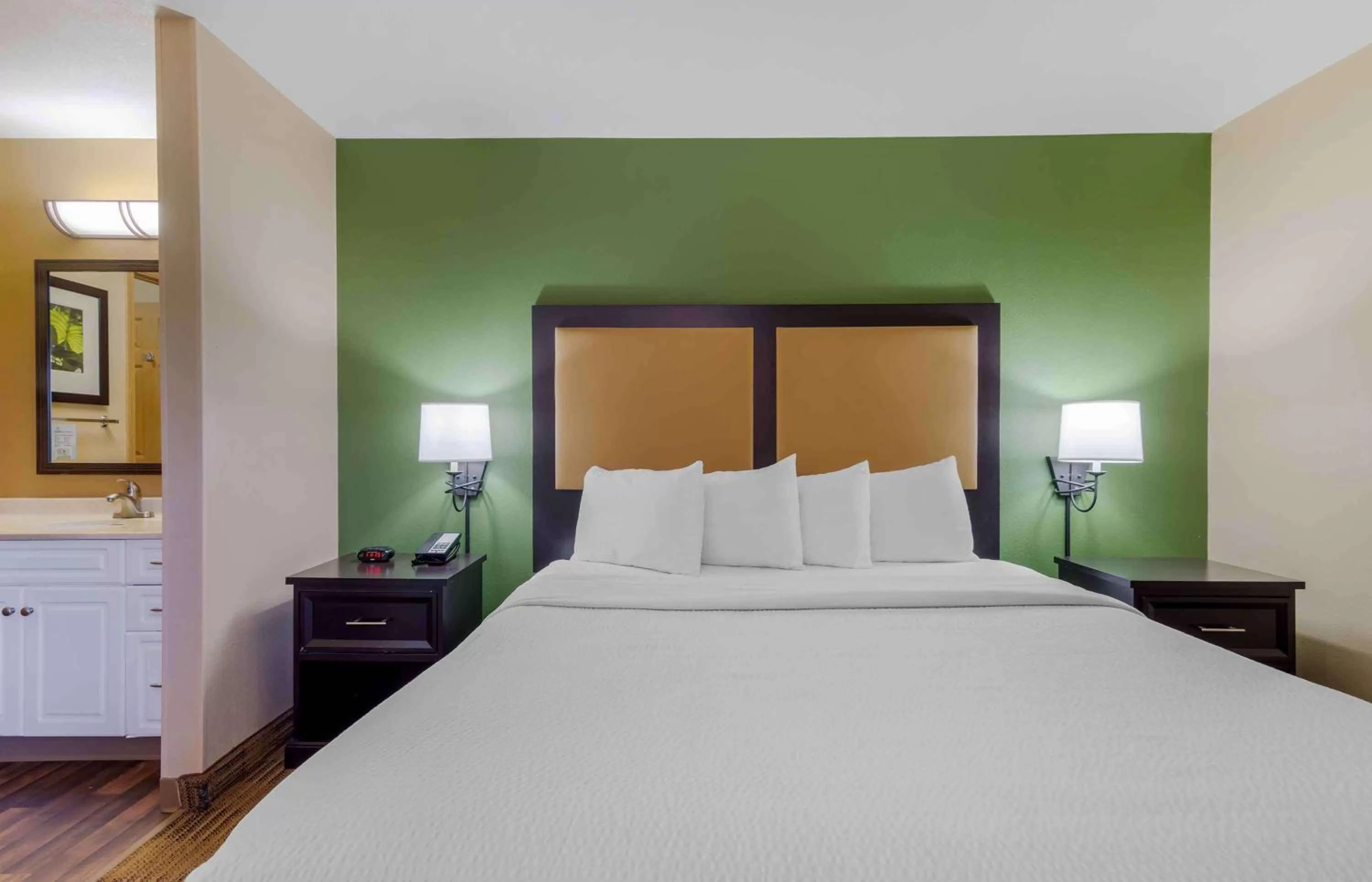 Bedroom, Bed in Extended Stay America Select Suites - Atlanta - Buckhead