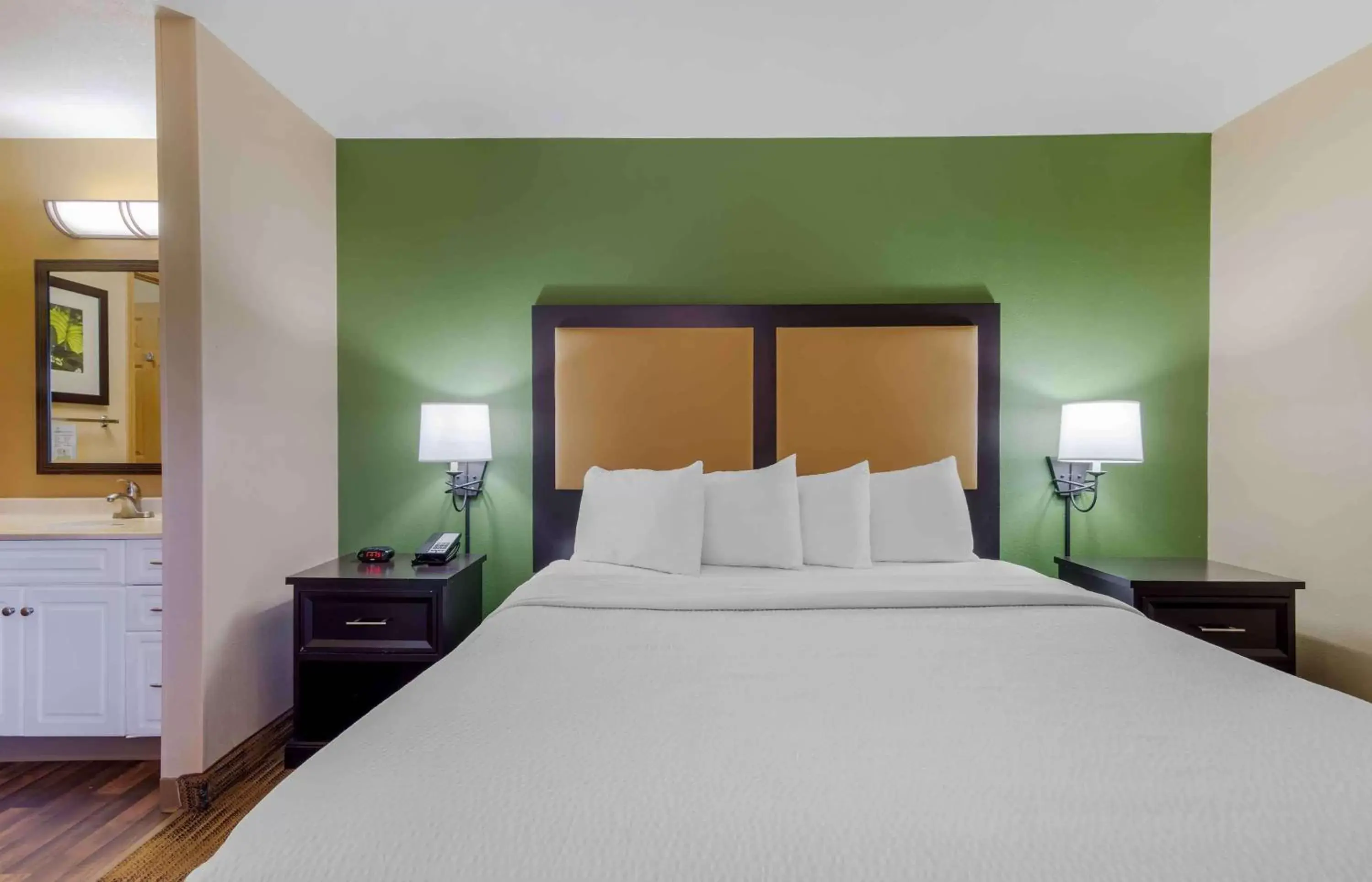 Bedroom, Bed in Extended Stay America Suites - Atlanta - Buckhead