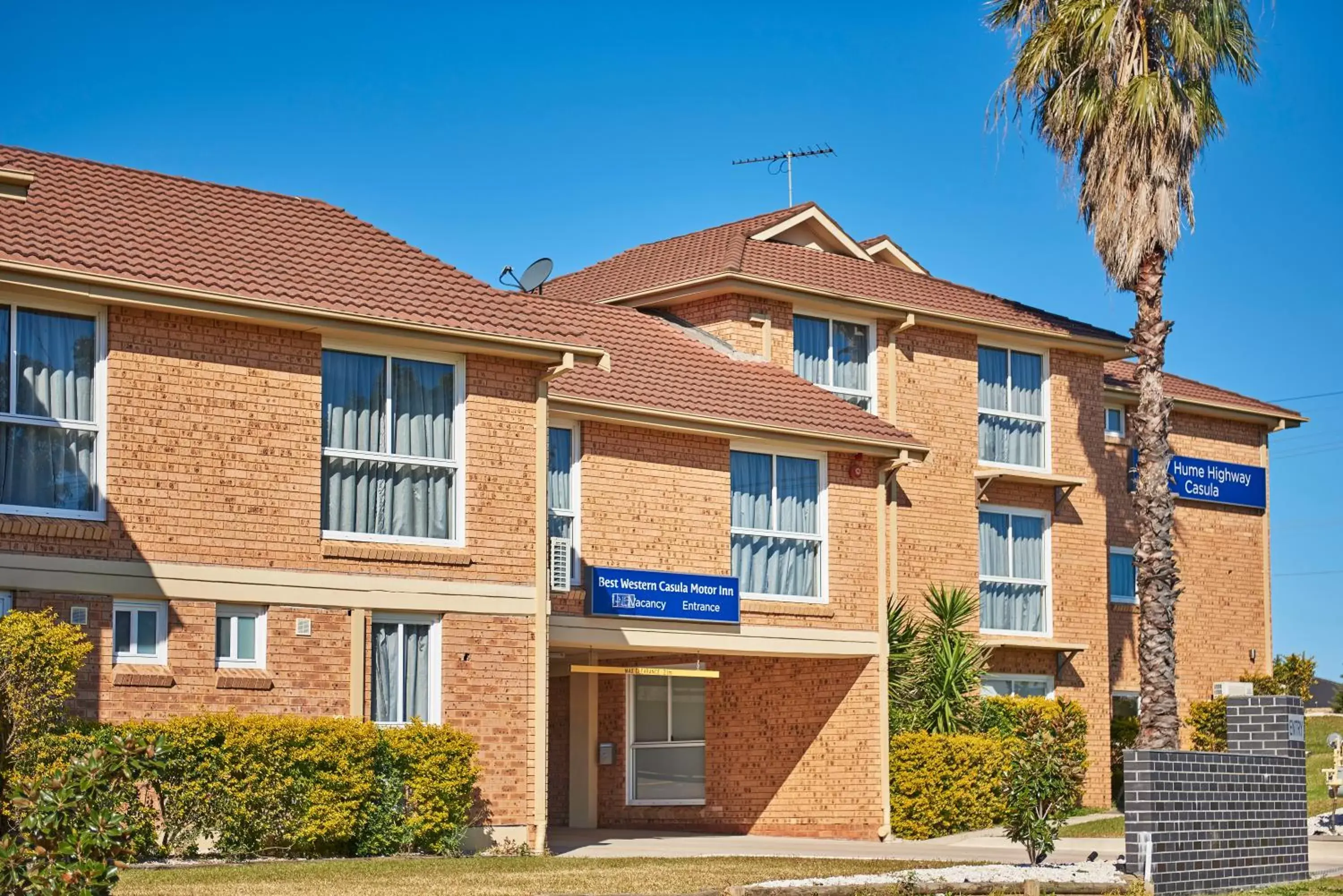 Facade/entrance, Property Building in Best Western Casula Motor Inn