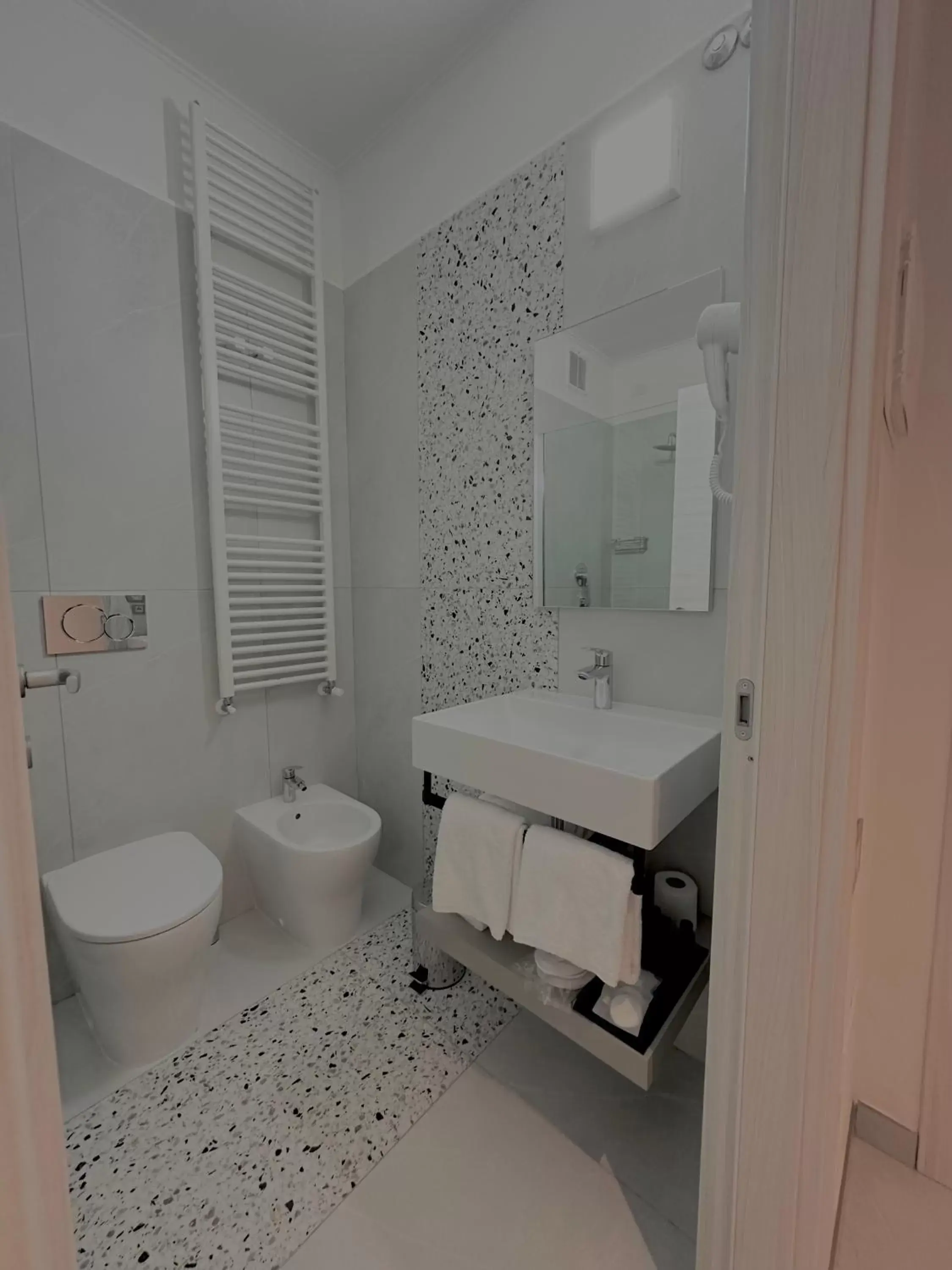 Large Double Room in Hotel Donatello Large Double Room in Hotel Donatello