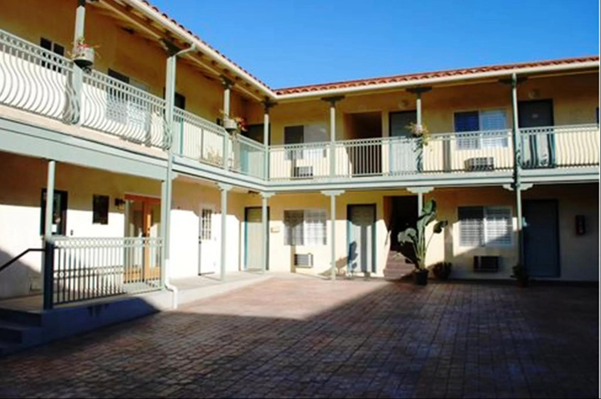 Property building in Bella Capri Inn and Suites
