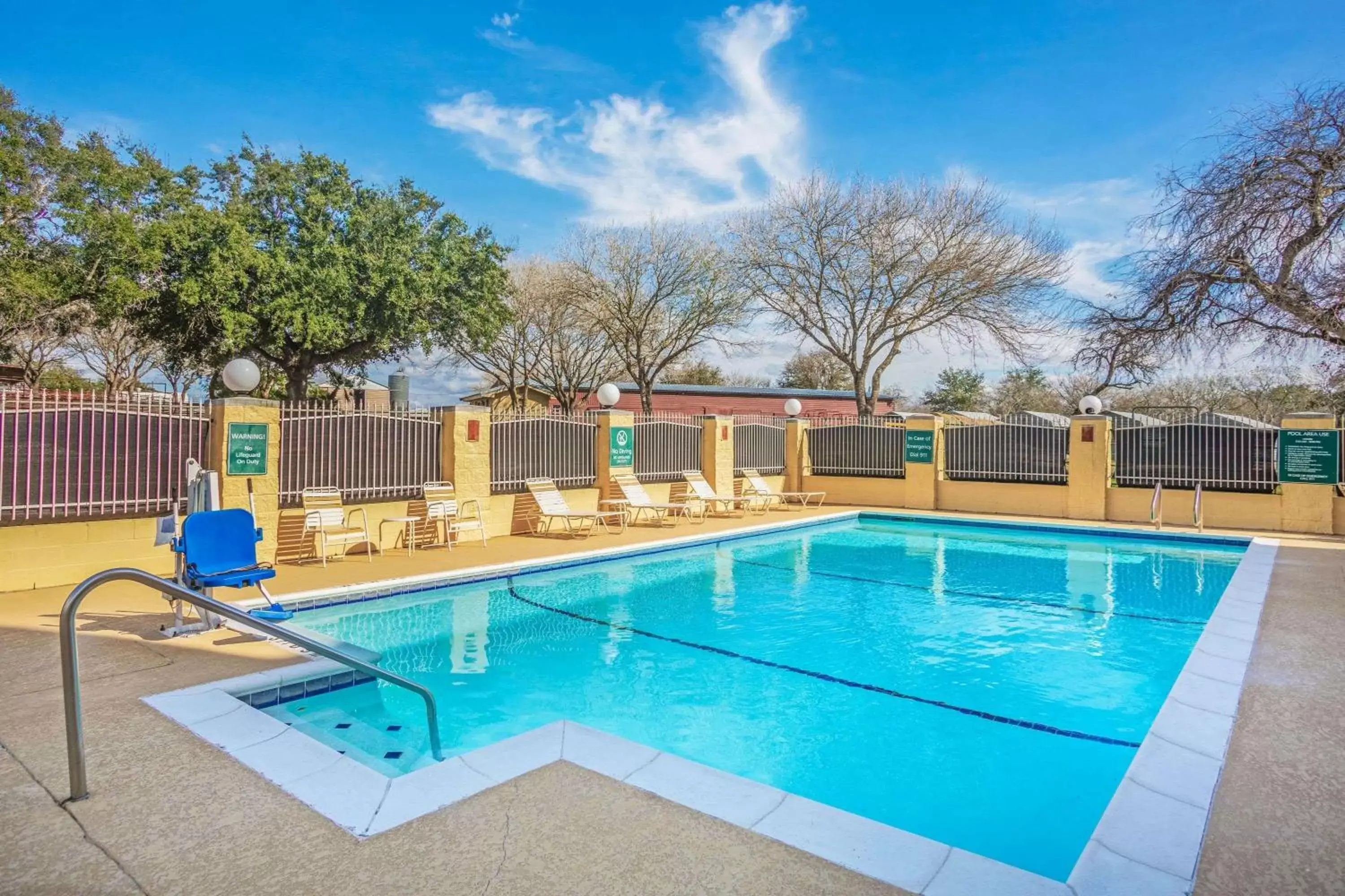 On site, Swimming Pool in La Quinta Inn & Suites by Wyndham Beeville