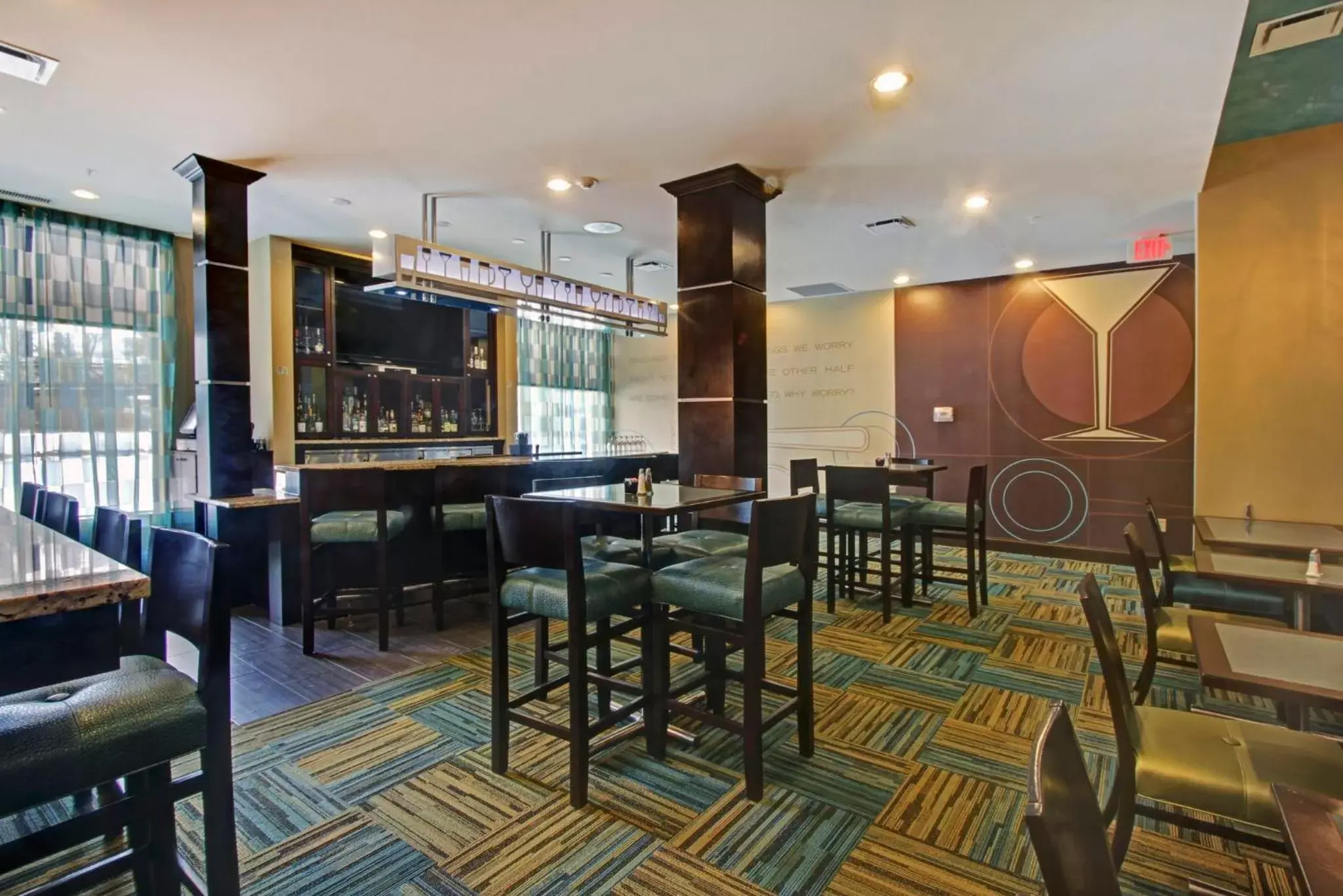 Lounge or bar, Restaurant/Places to Eat in Holiday Inn Christiansburg Blacksburg, an IHG Hotel