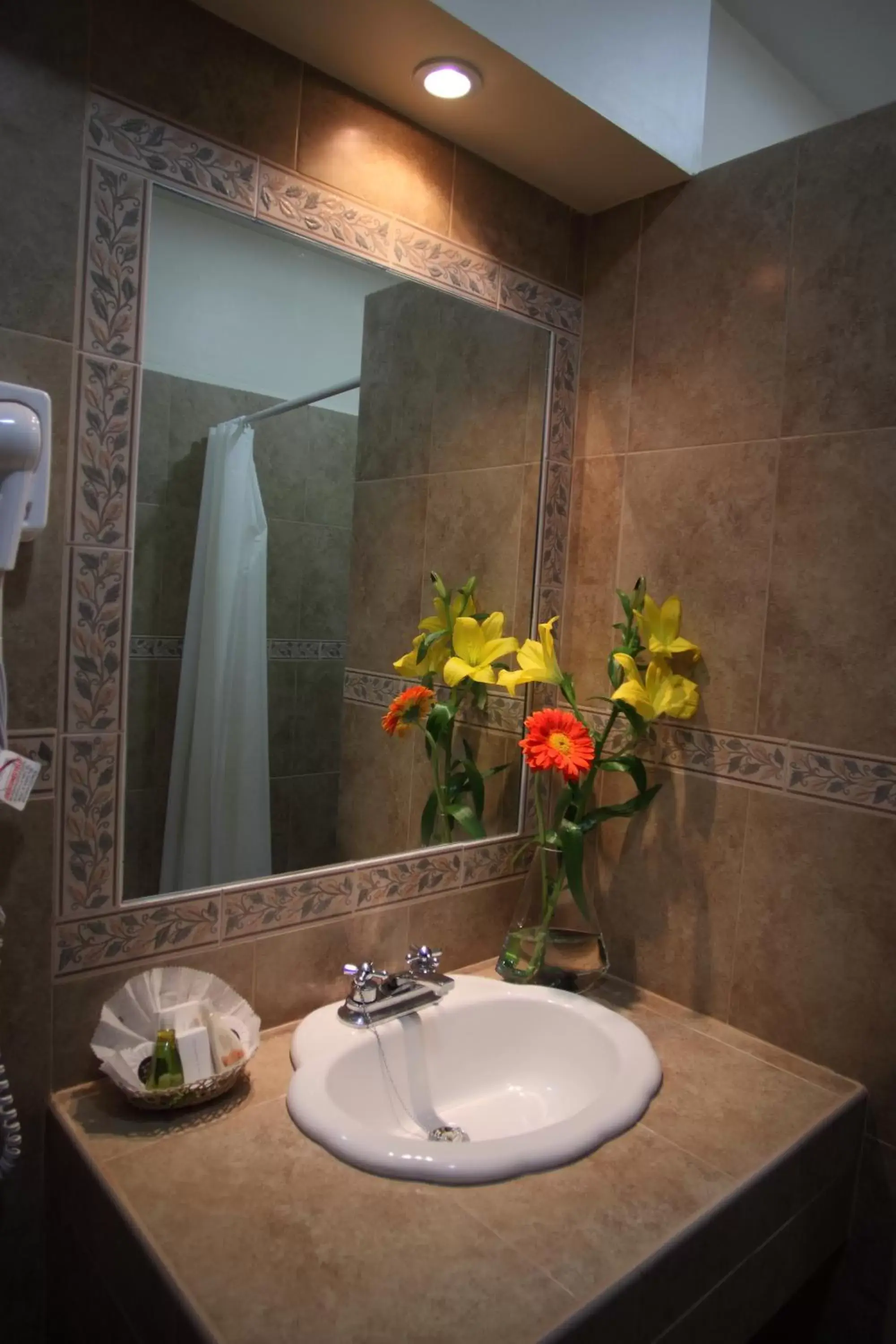 Shower, Bathroom in Hotel CasAntica