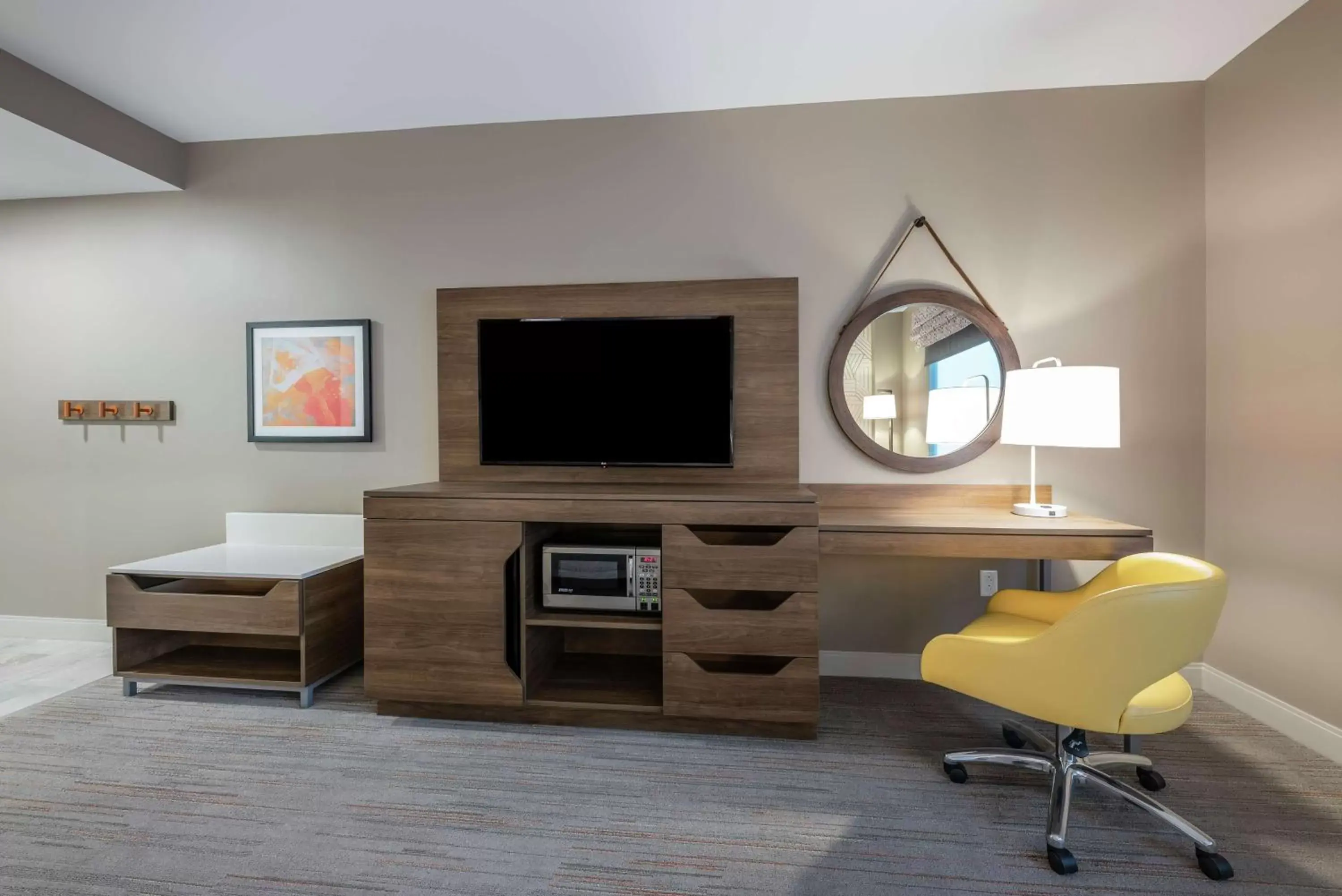 Bedroom, TV/Entertainment Center in Hampton Inn & Suites Charlottetown