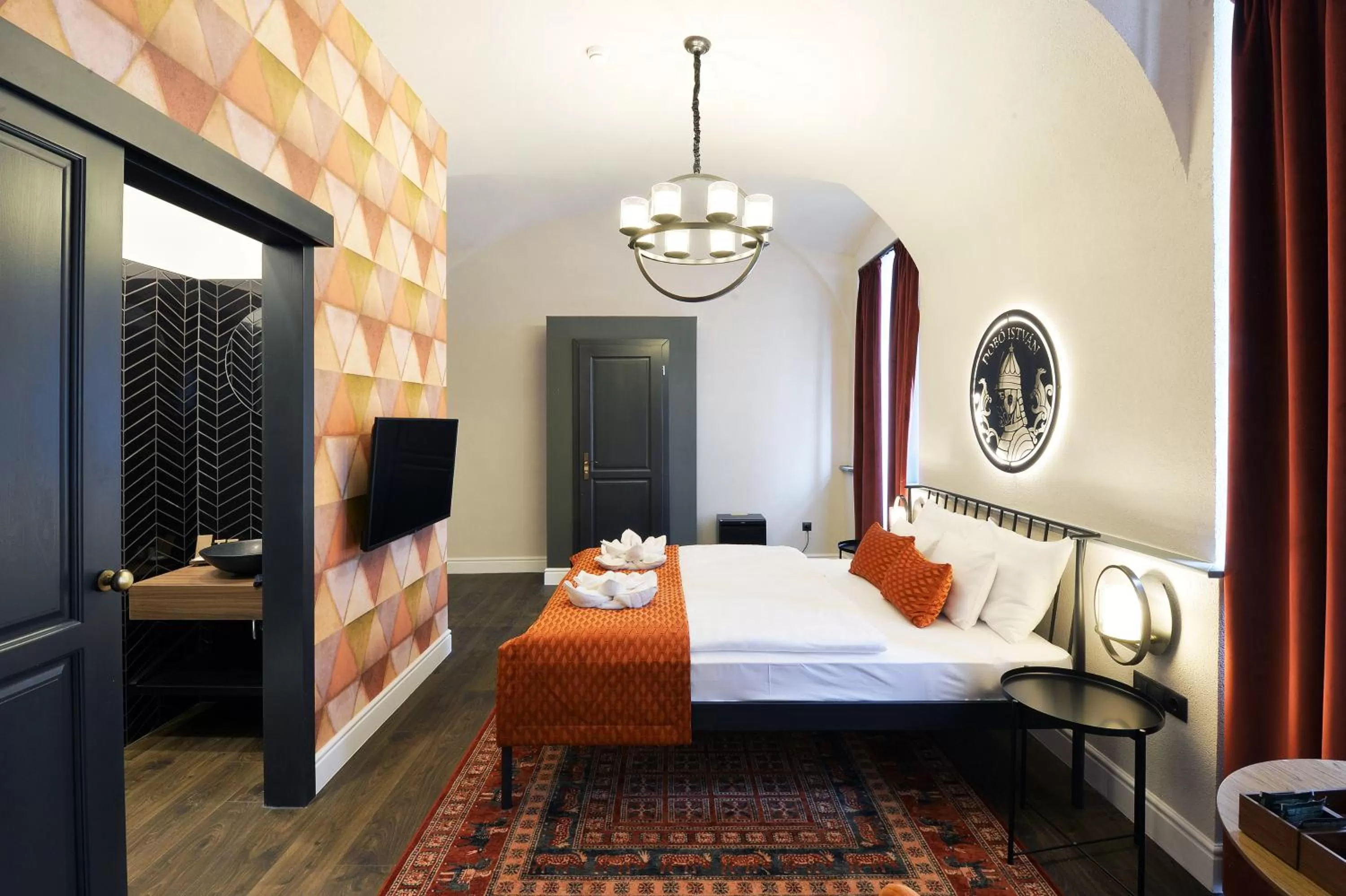 Photo of the whole room, Bed in 1552 Boutique Hotel