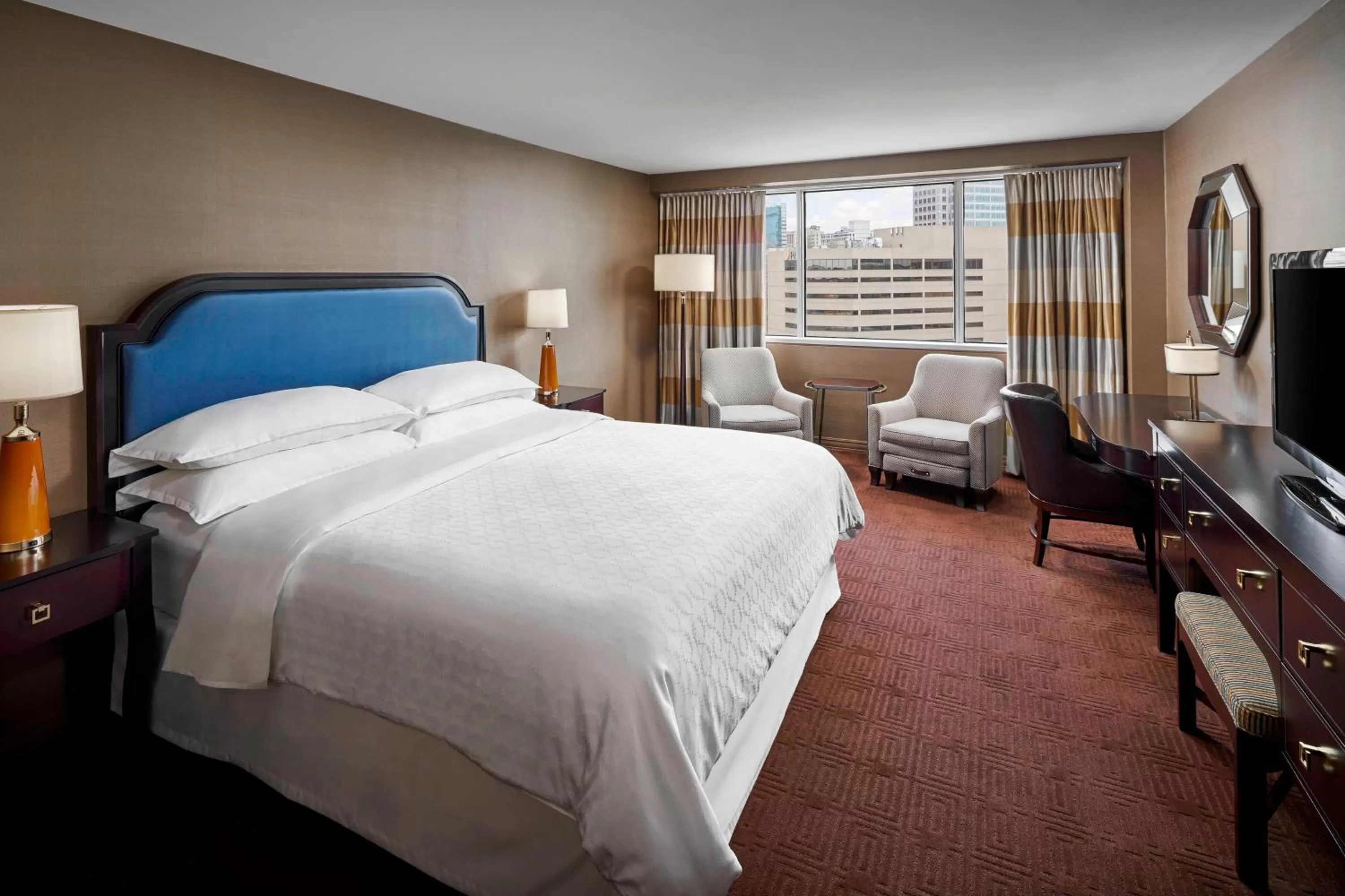 Photo of the whole room, Bed in Sheraton Inner Harbor Hotel