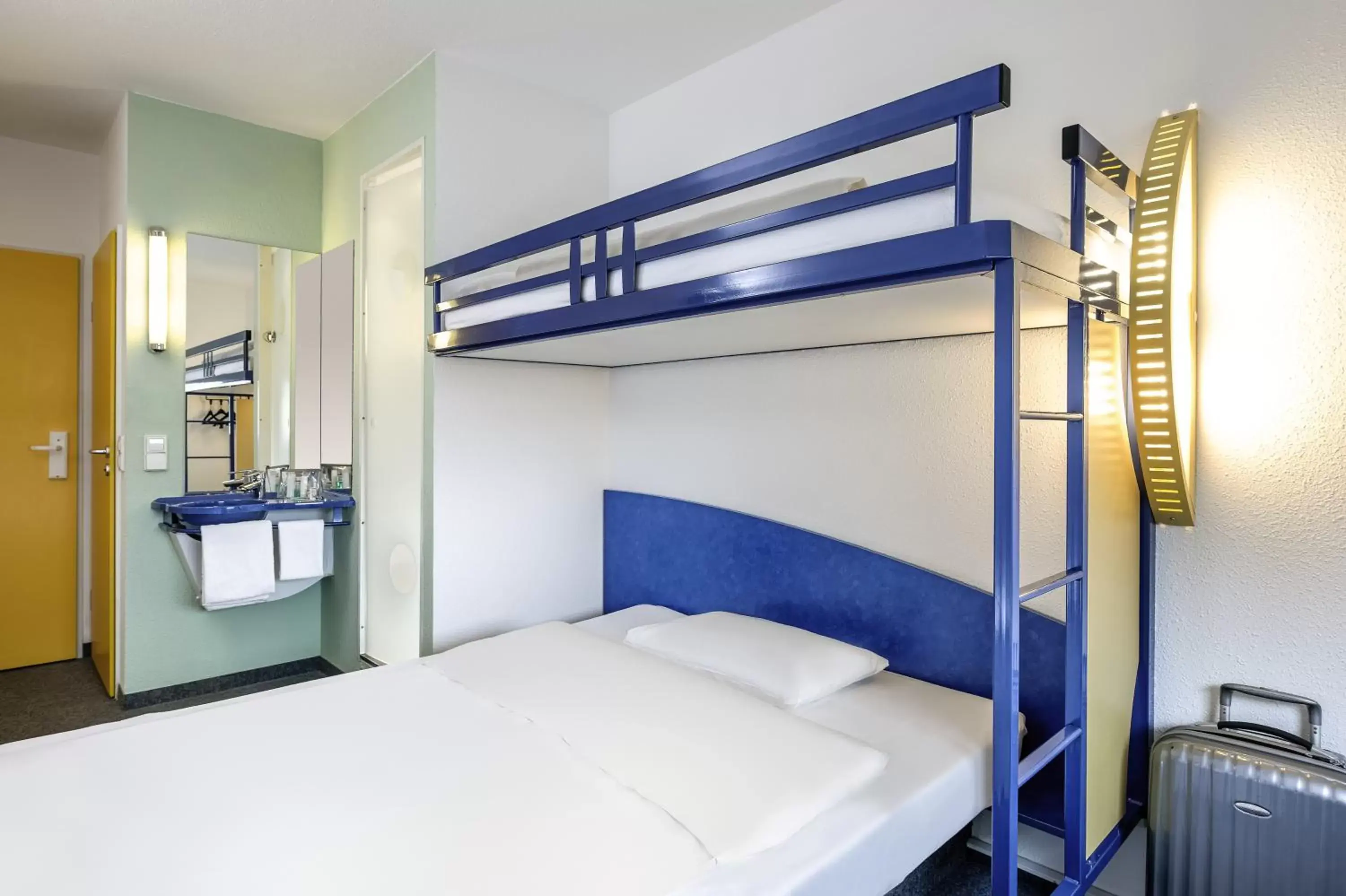 Bathroom, Bunk Bed in ibis budget Aachen Raeren Grenze