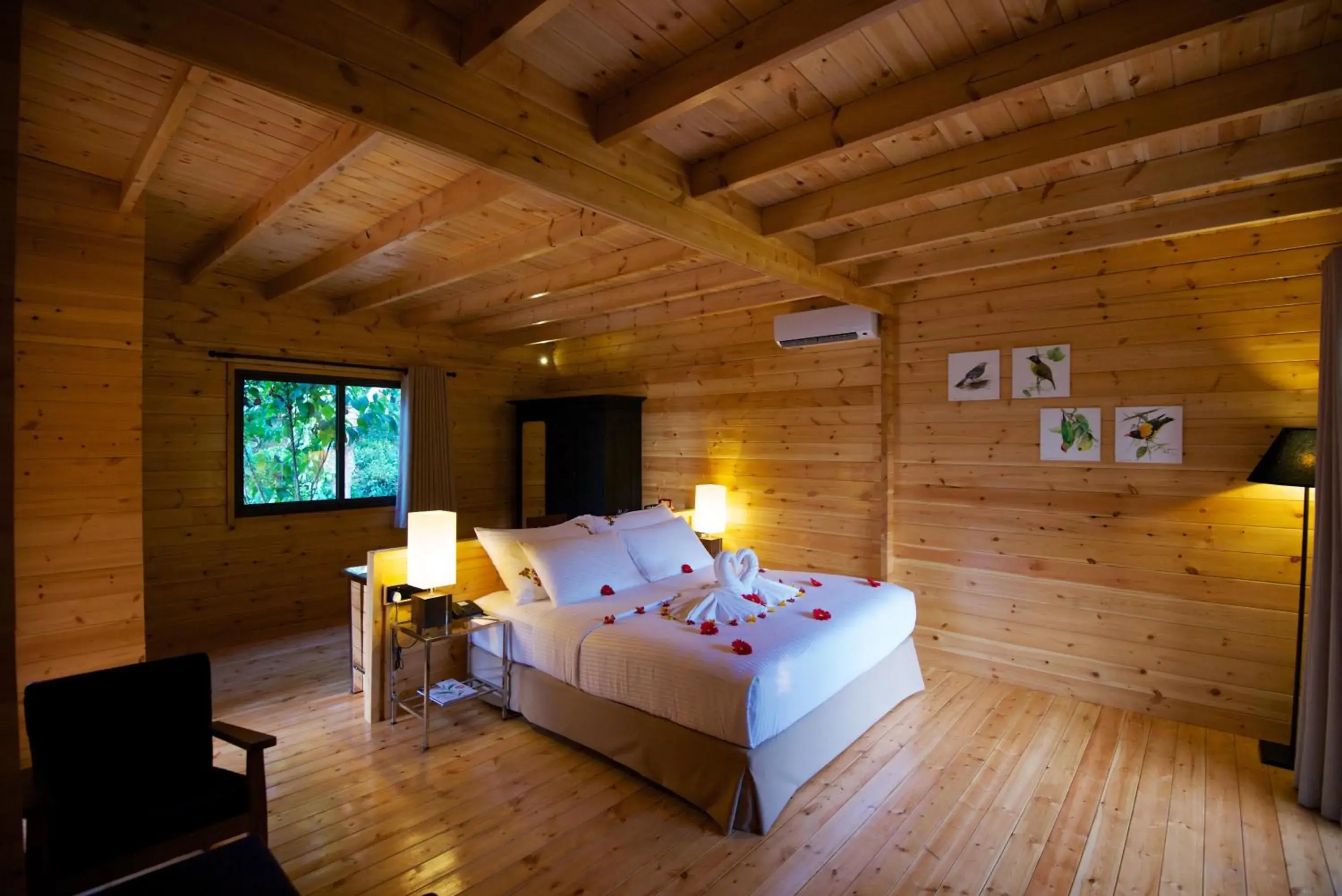 Bedroom, Bed in Mountbatten Bungalow