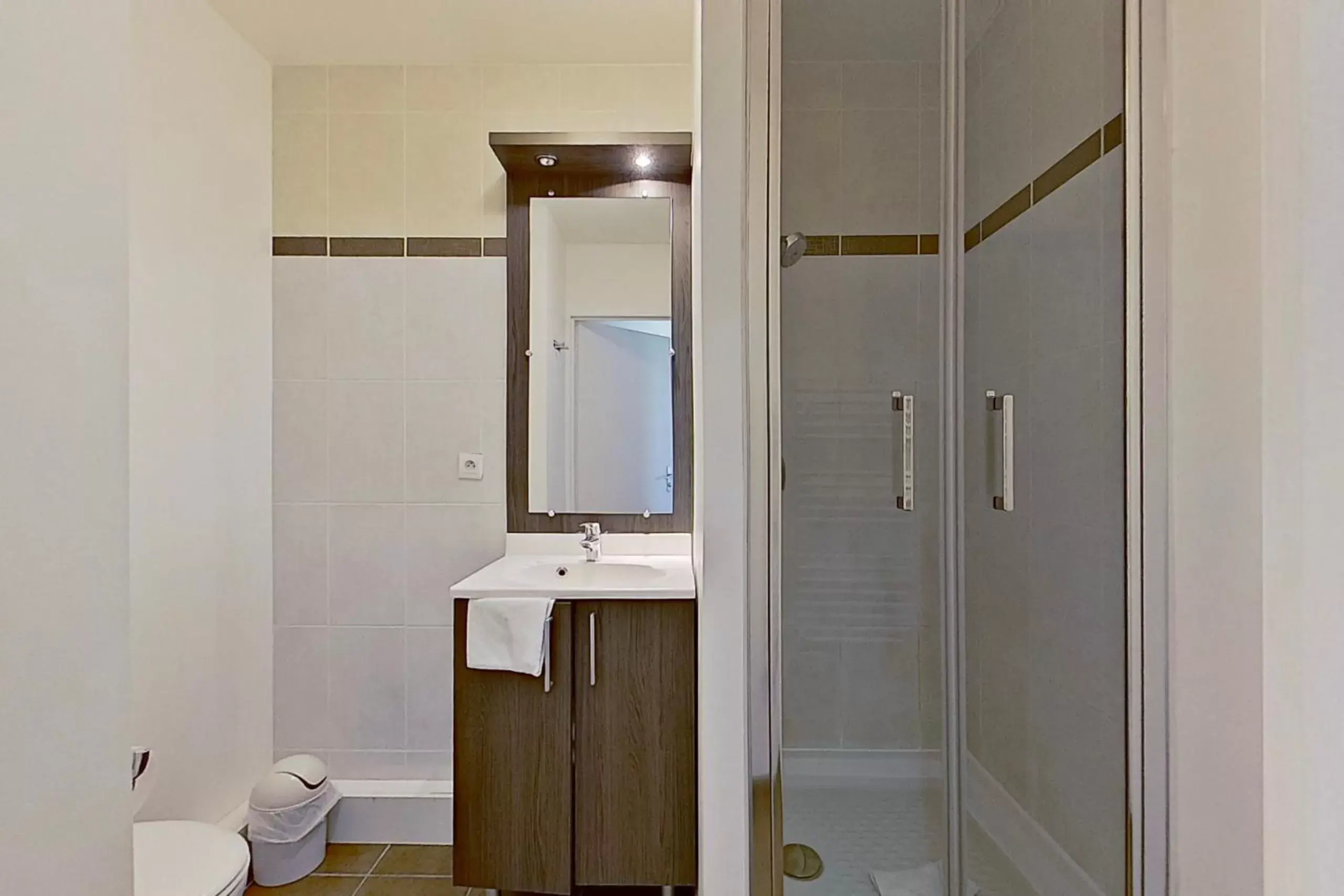 Shower, Bathroom in City Résidence Tours