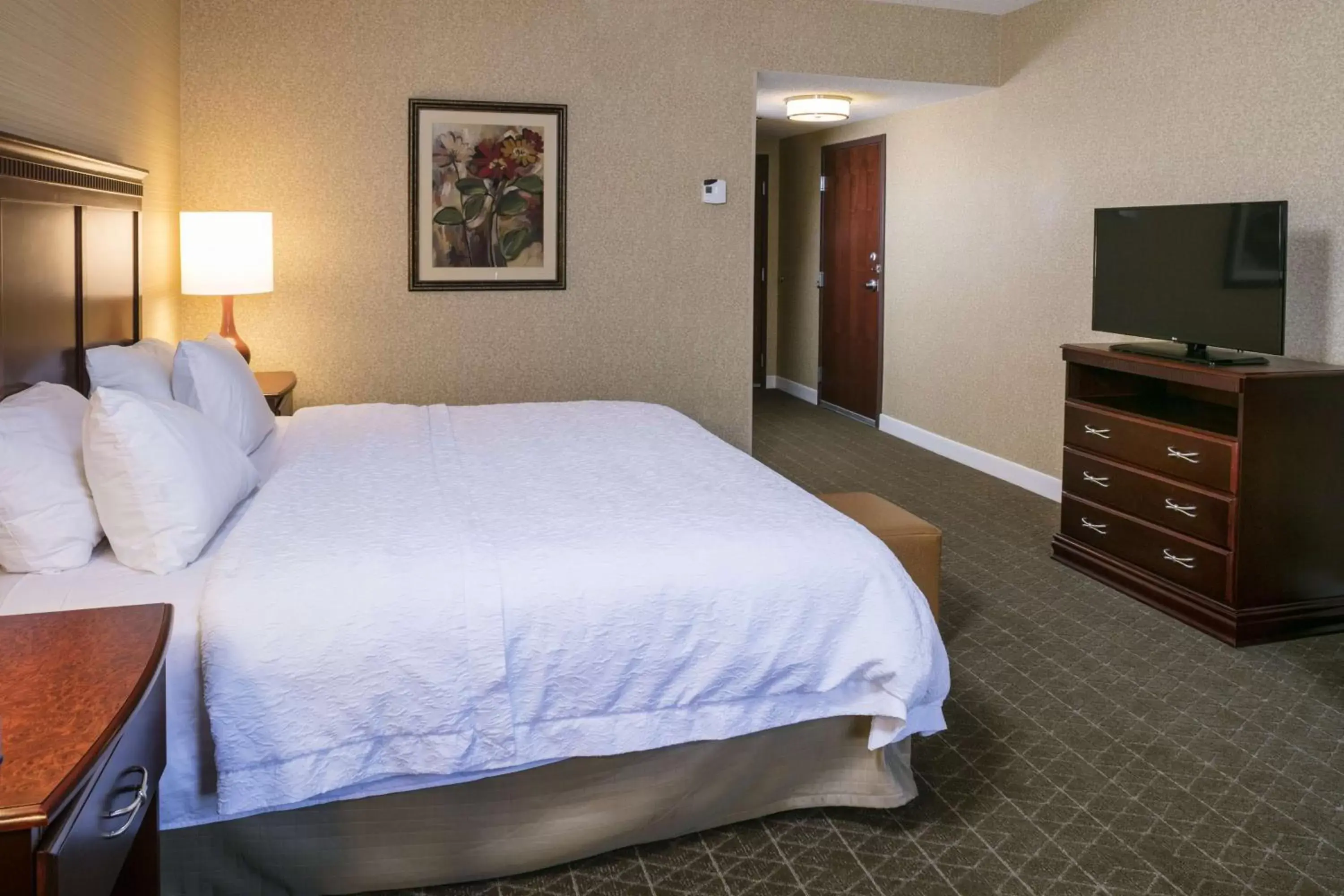 Bed in Hampton Inn & Suites Toledo-Perrysburg