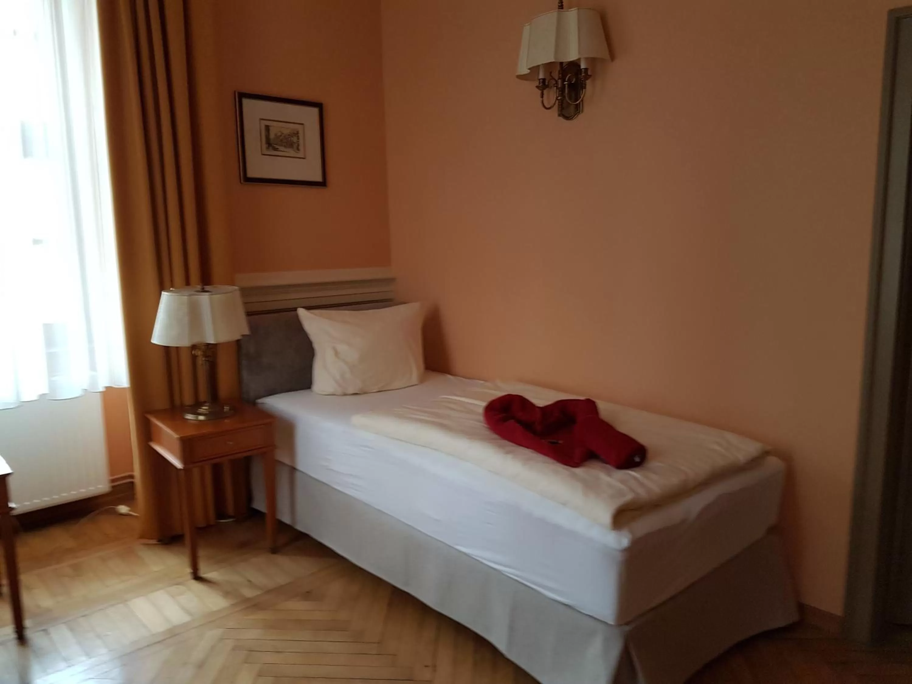 Photo of the whole room, Bed in Stadtschloß Hecklingen