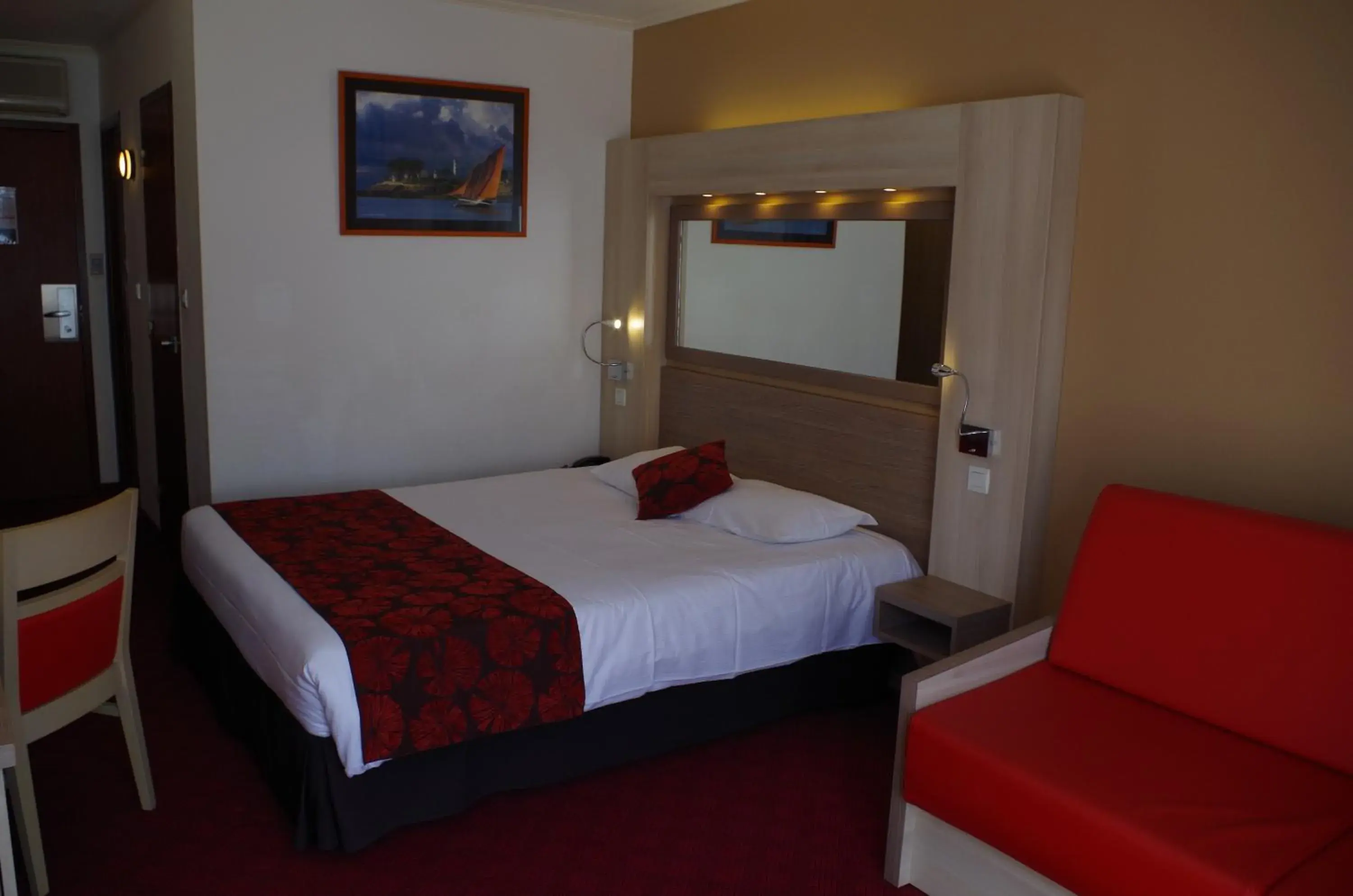 Bed, Room Photo in The Originals Boutique, Hotel Aquilon, Saint-Nazaire (Inter-Hotel)