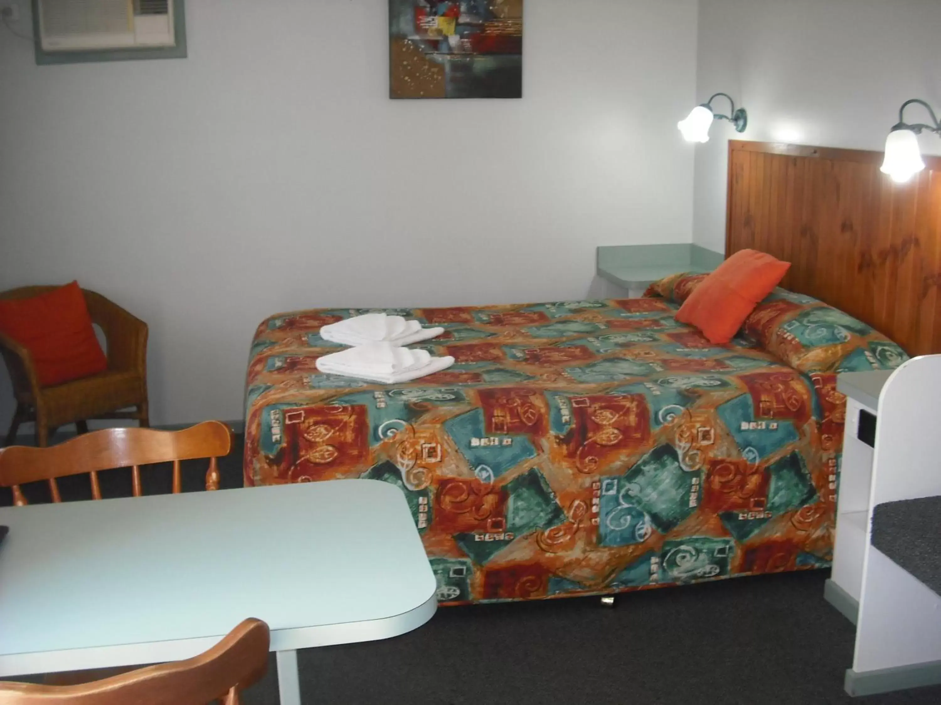 Photo of the whole room, Bed in Alluna Motel