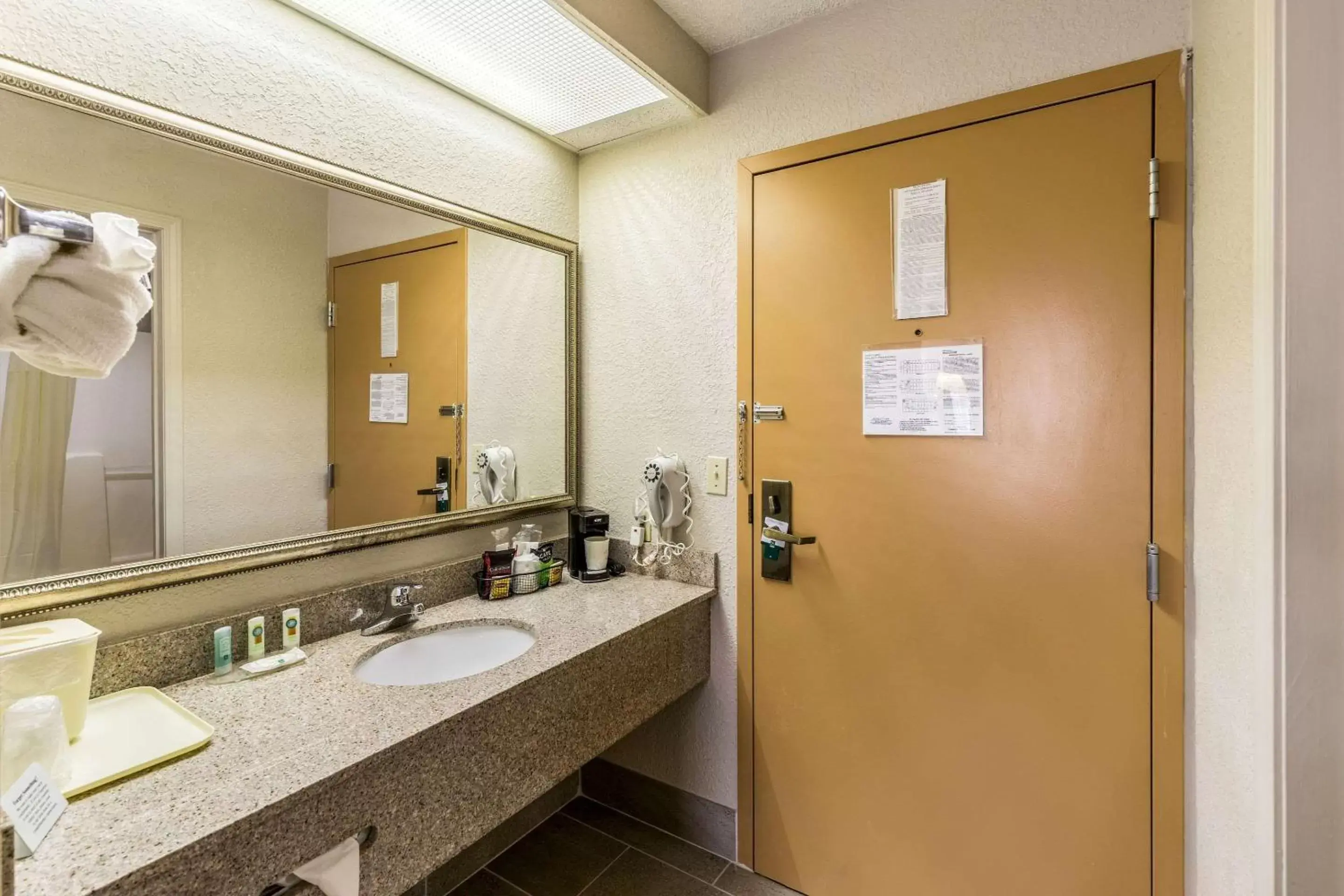 Photo of the whole room, Bathroom in Quality Inn Rolla