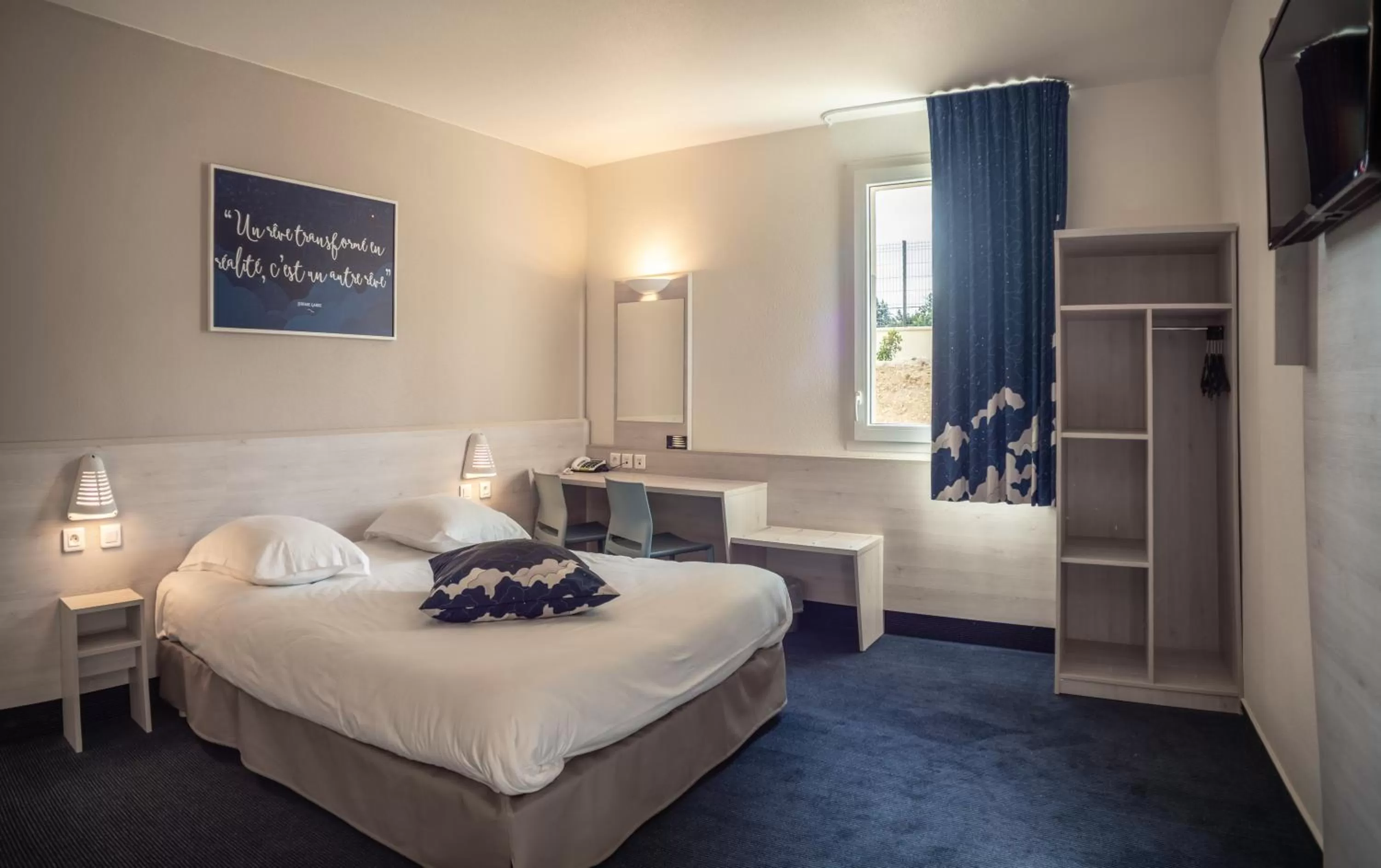 Double Room - Disability Access in ACE Hôtel Bordeaux Carbon Blanc